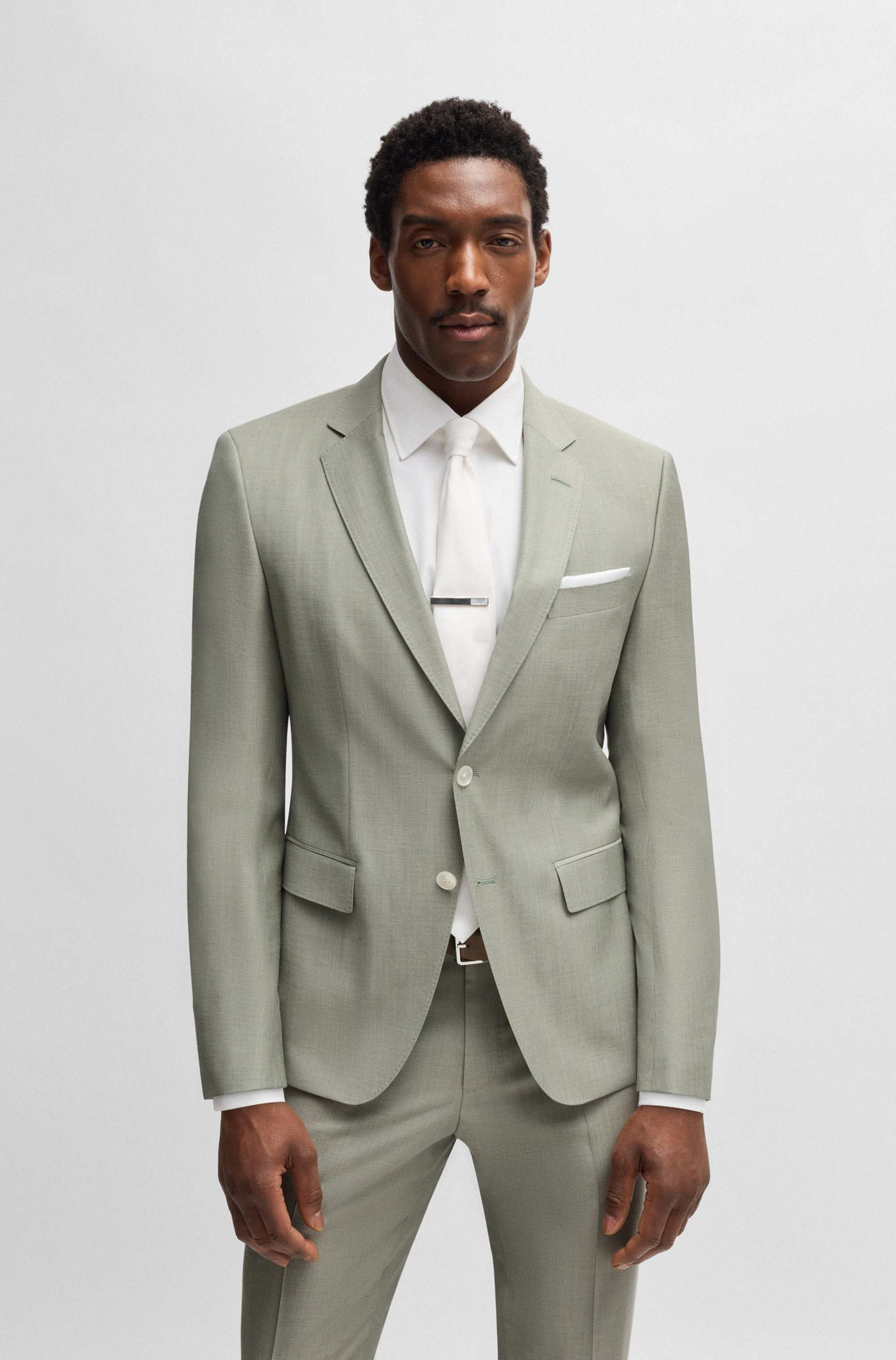 Slim-fit suit in a wool blend