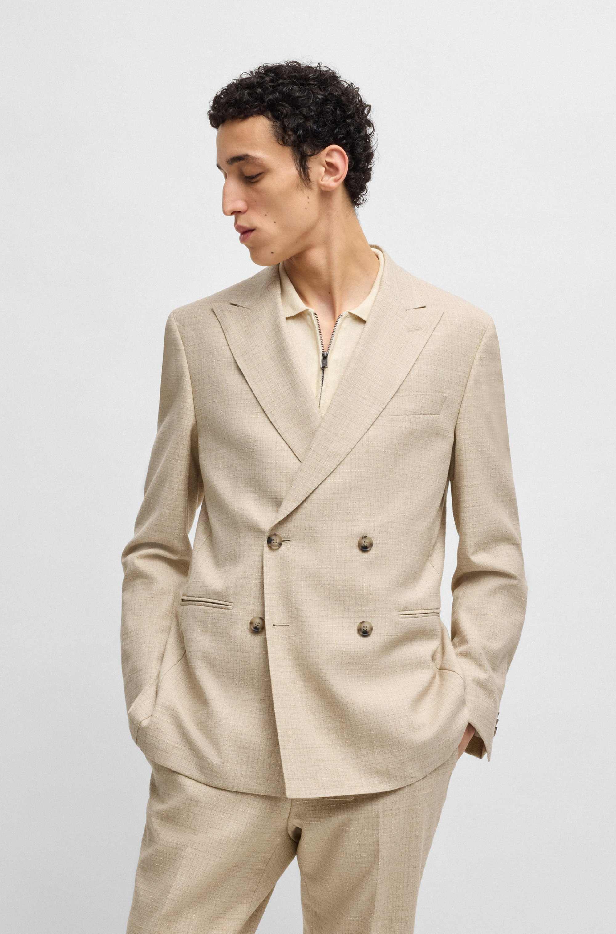 Two-piece suit in patterned tweed