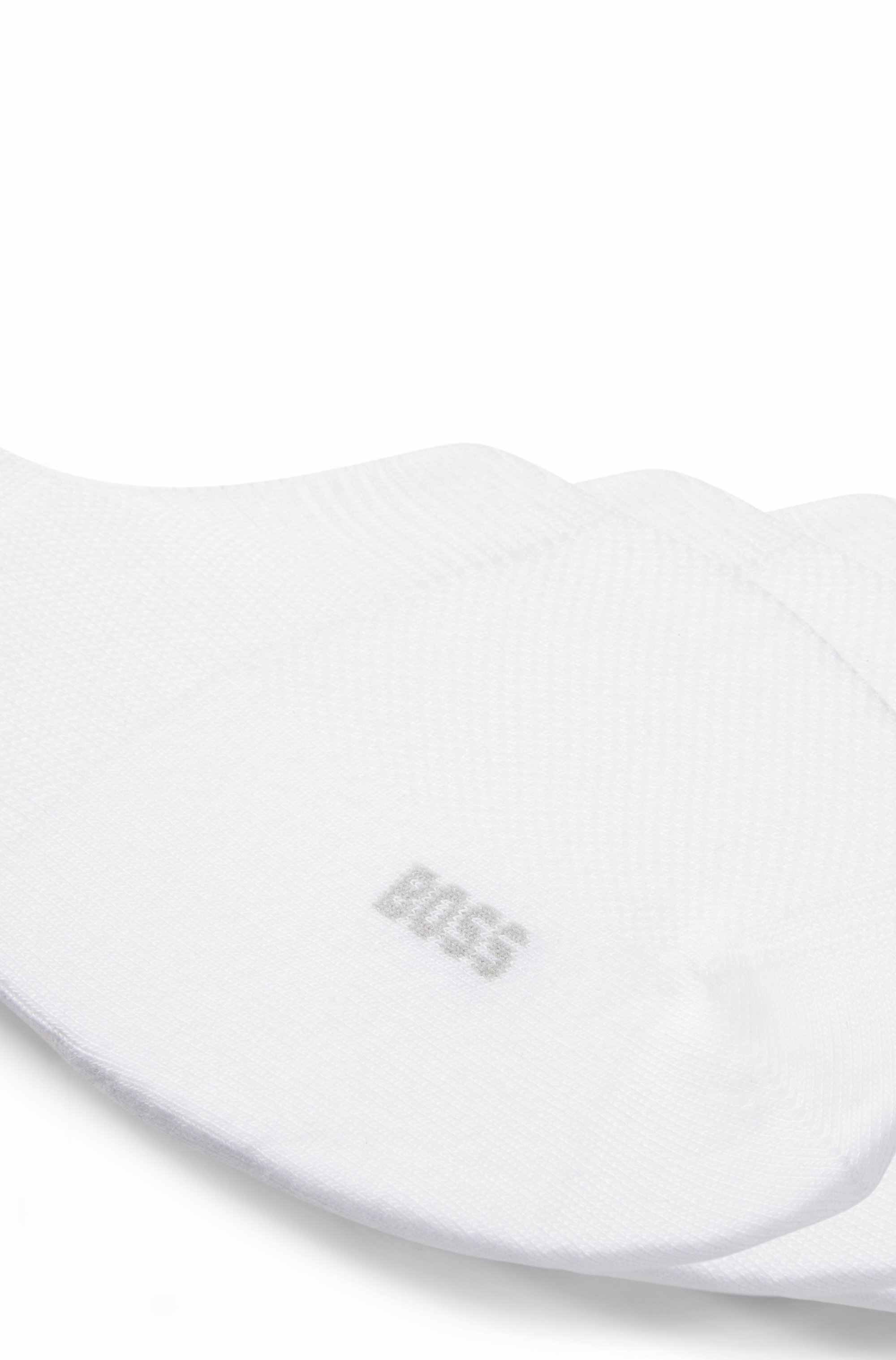 Three-pack of invisible socks in a cotton blend