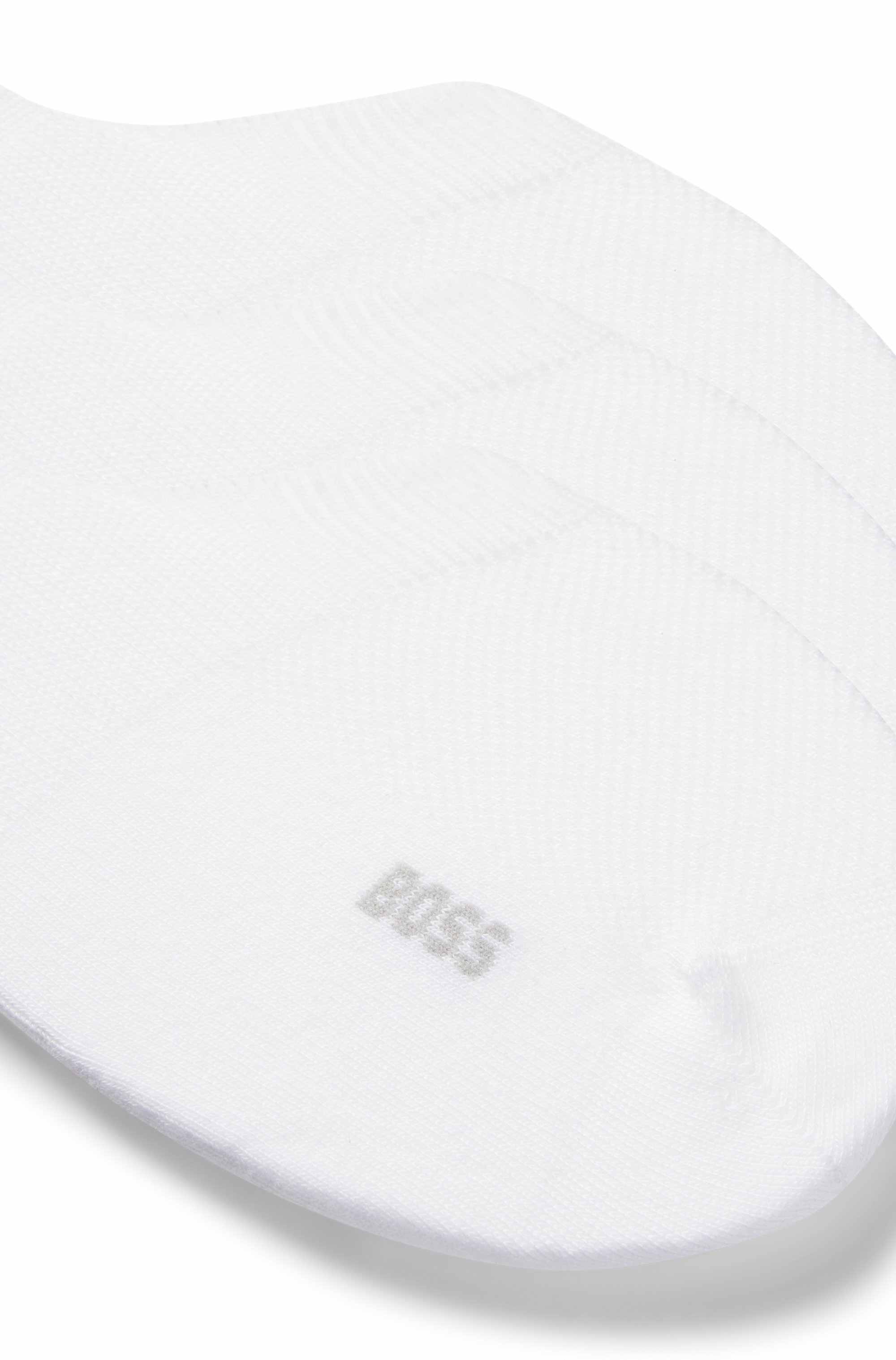 Three-pack of invisible socks in a cotton blend