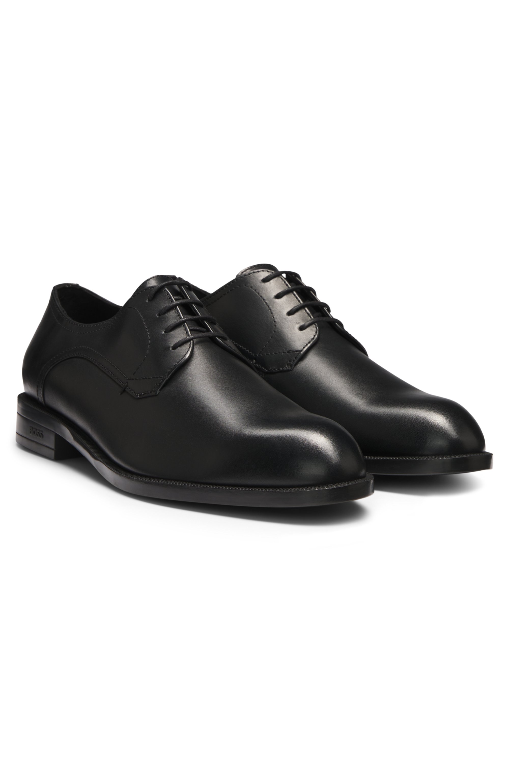 Derby shoes in leather with double stitching