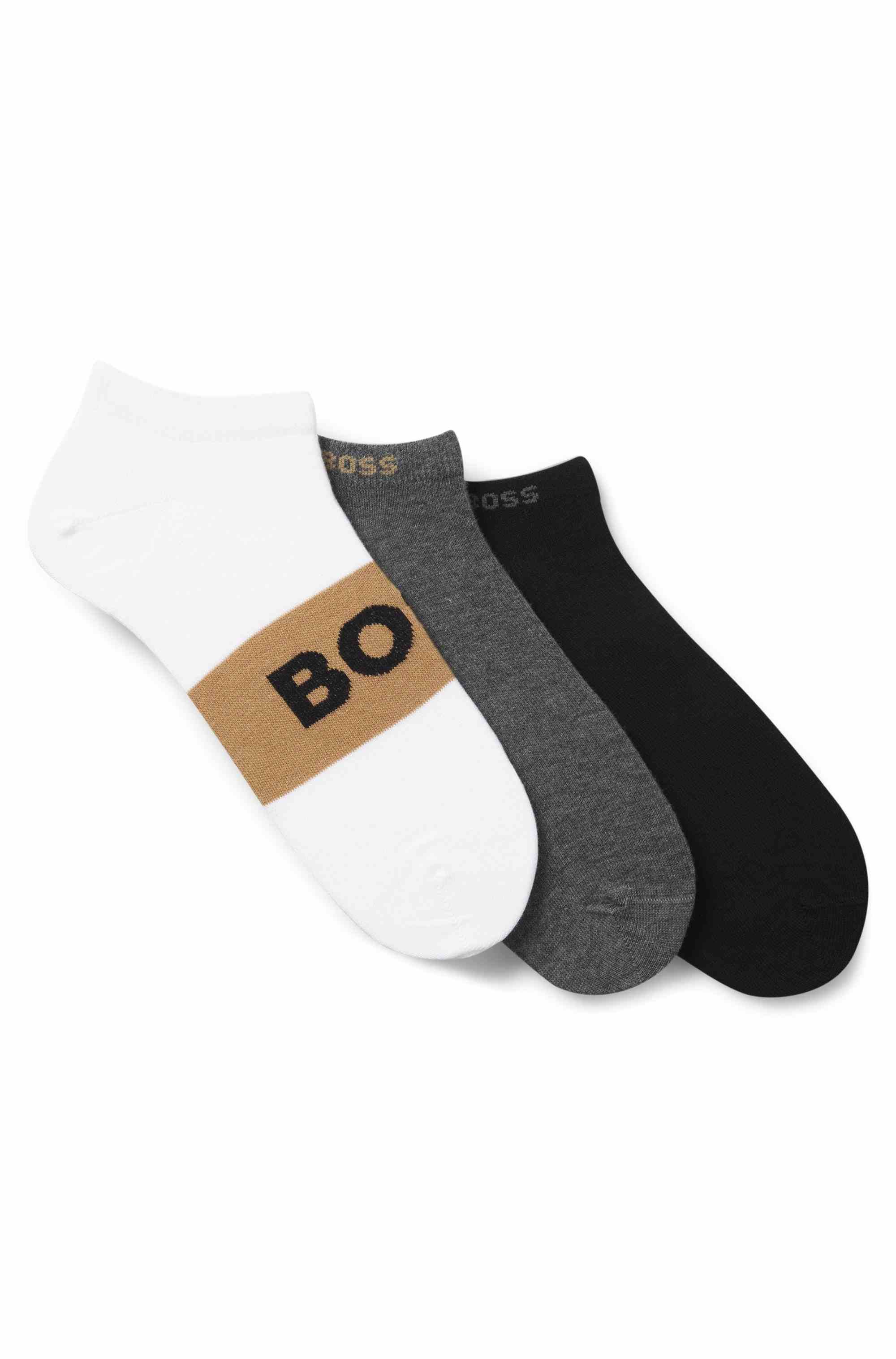 Three-pack of ankle-length socks in a cotton blend