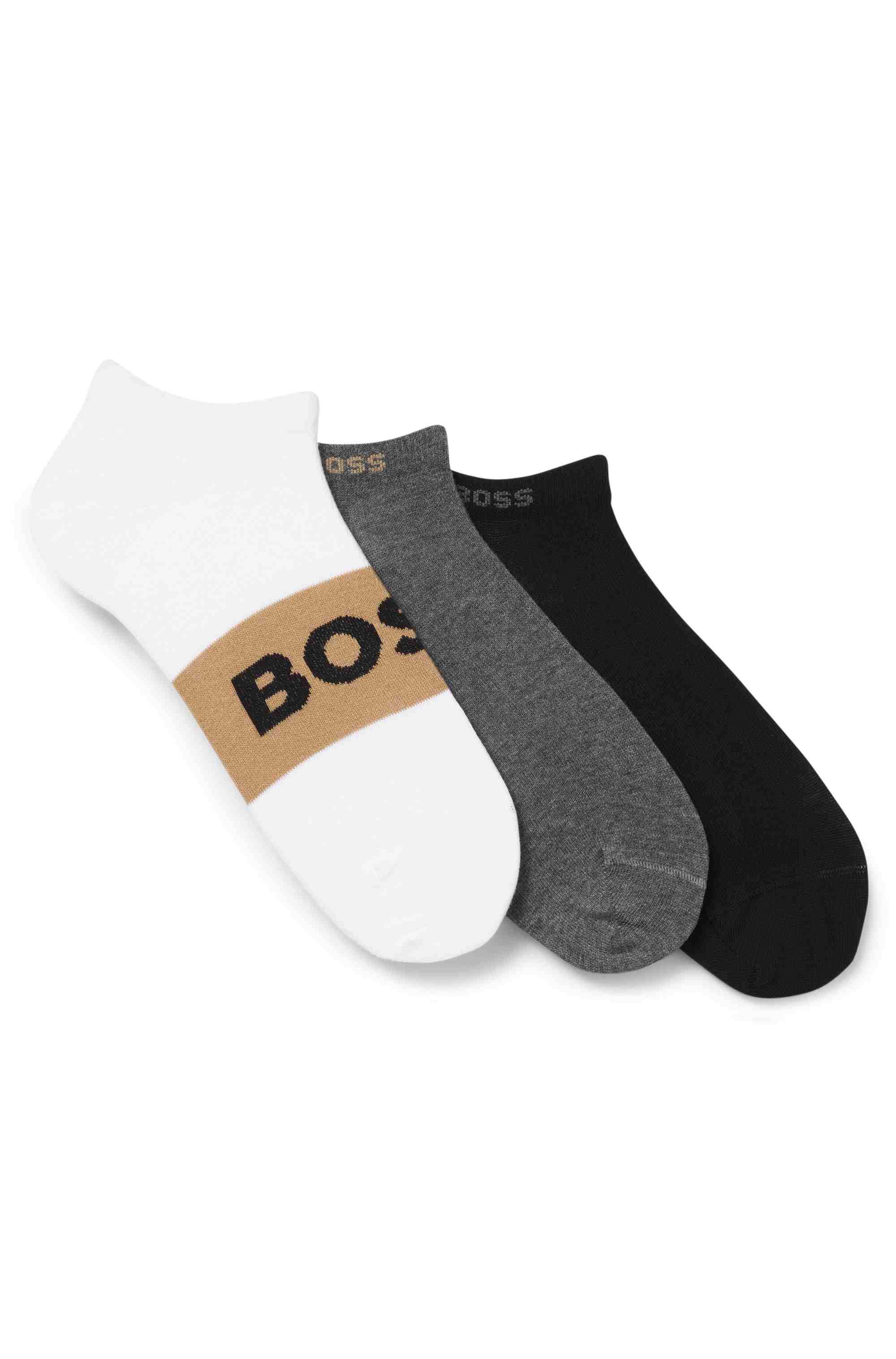 Three-pack of ankle-length socks in a cotton blend