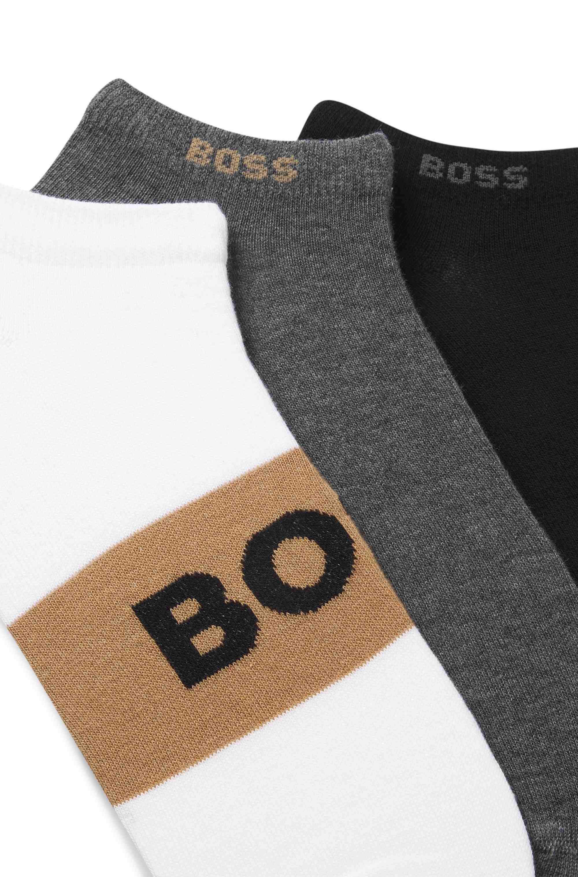 Three-pack of ankle-length socks in a cotton blend