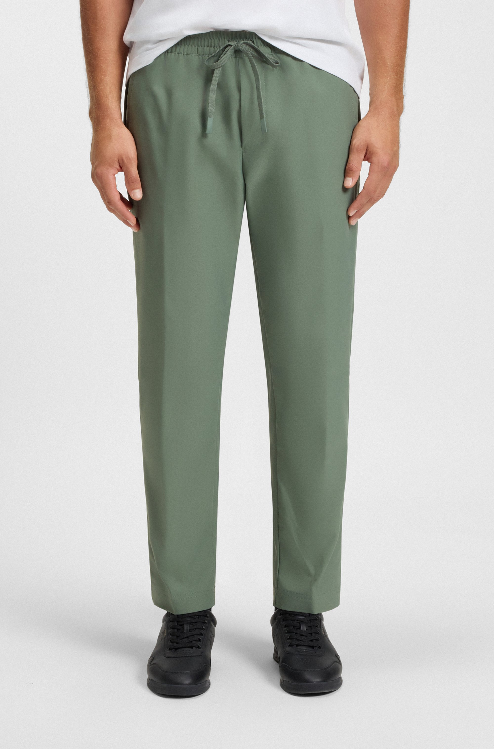 Water-repellent trousers in lightweight easy-iron fabric