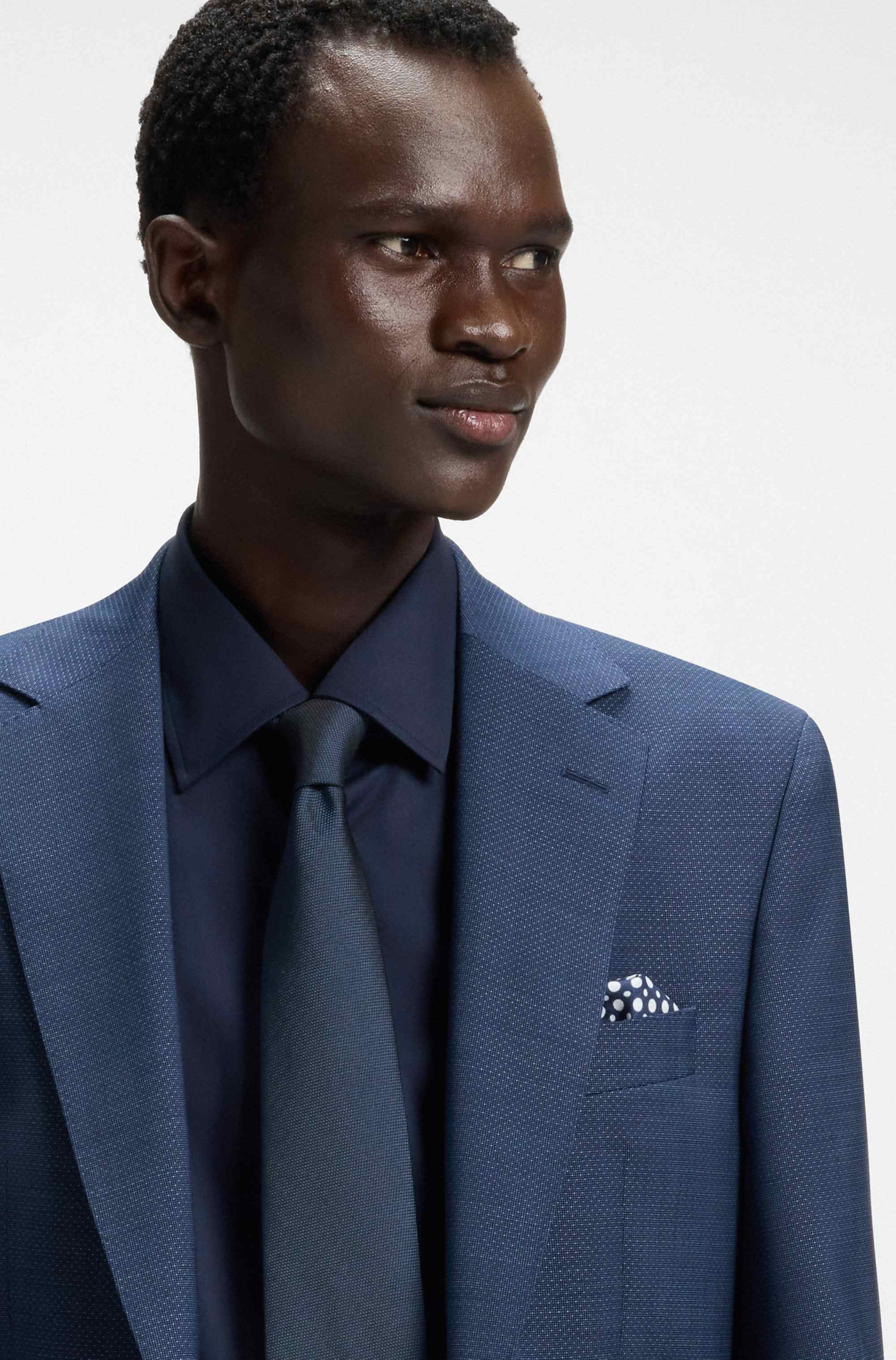 Tie with jacquard structure