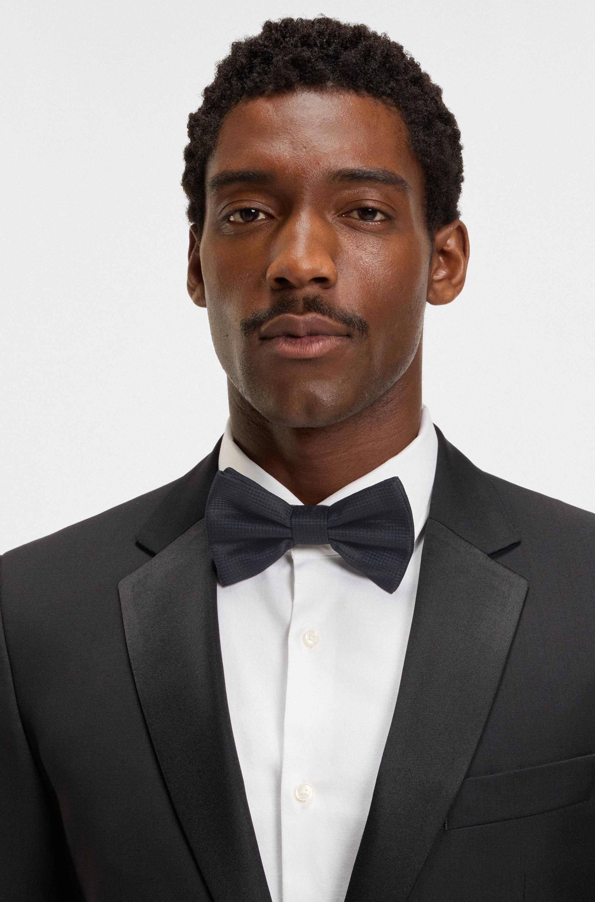 Bow tie with jacquard pattern