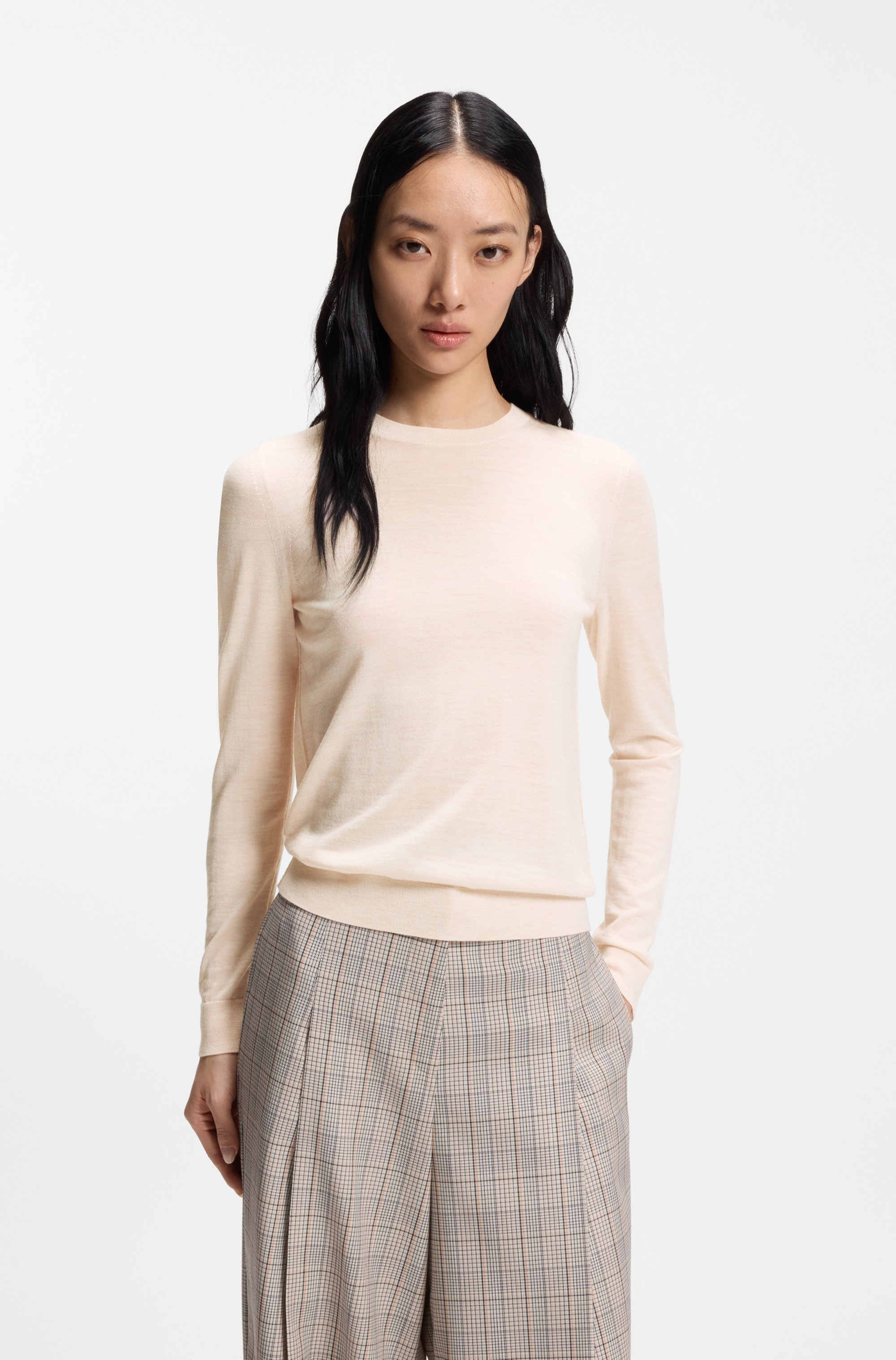 Slim-fit sweater in merino wool
