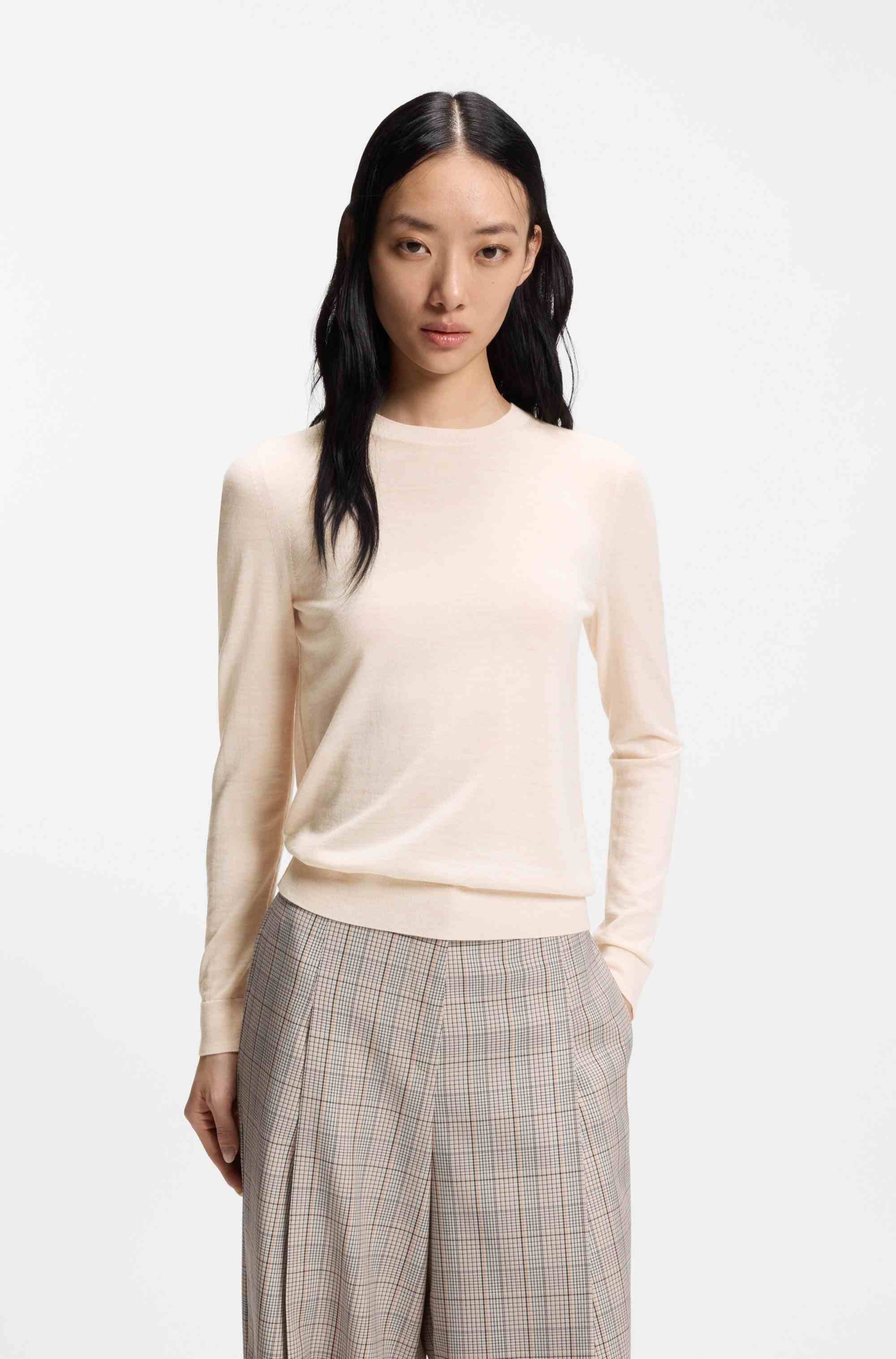 Slim-fit sweater in merino wool