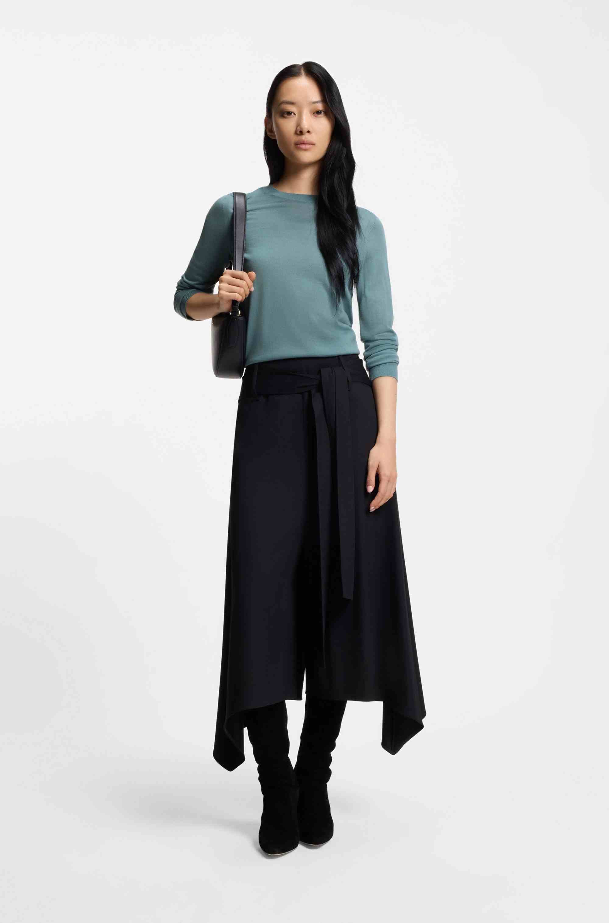 Slim-fit sweater in merino wool