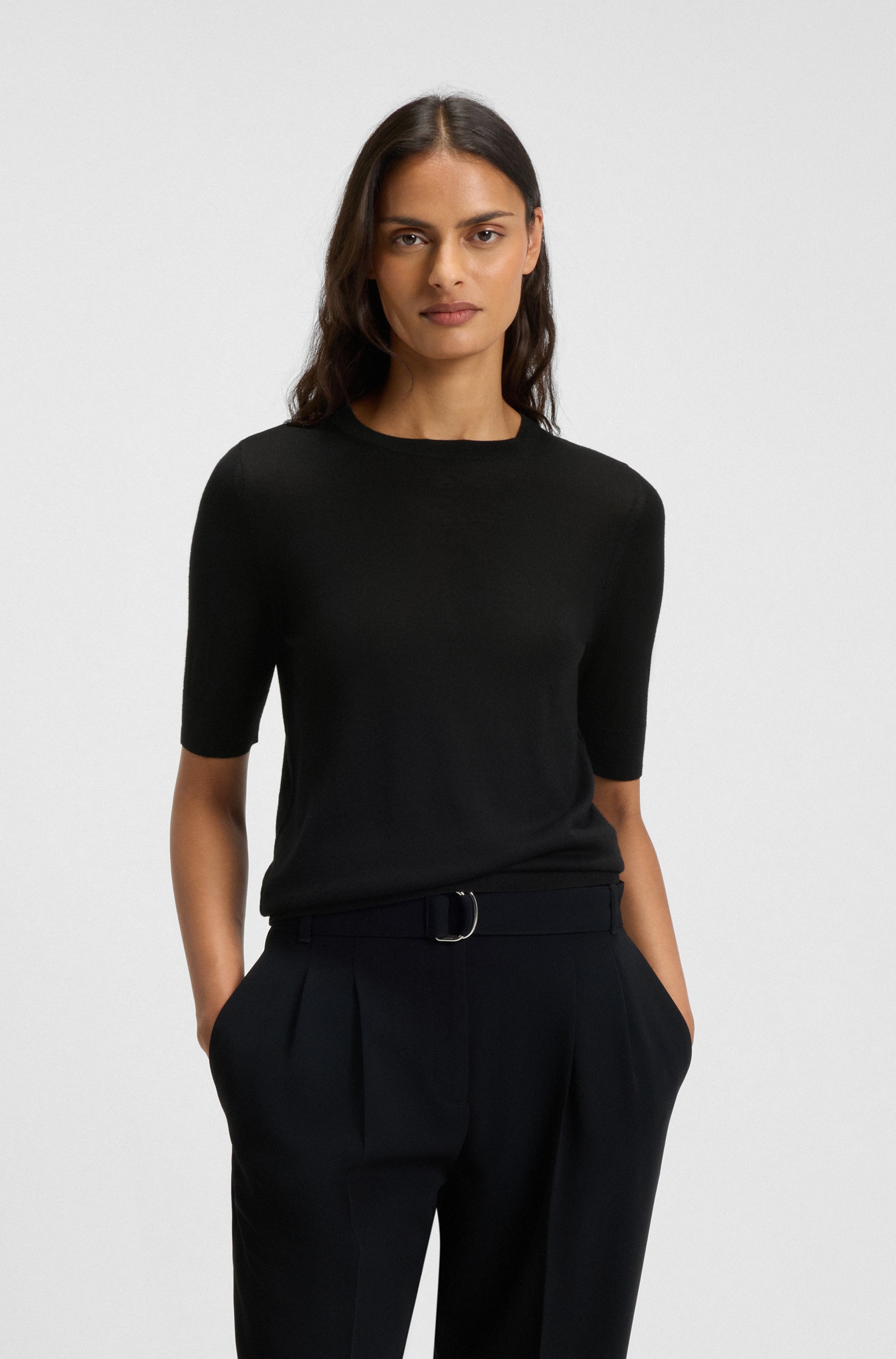 Slim-fit short-sleeved sweater in merino wool