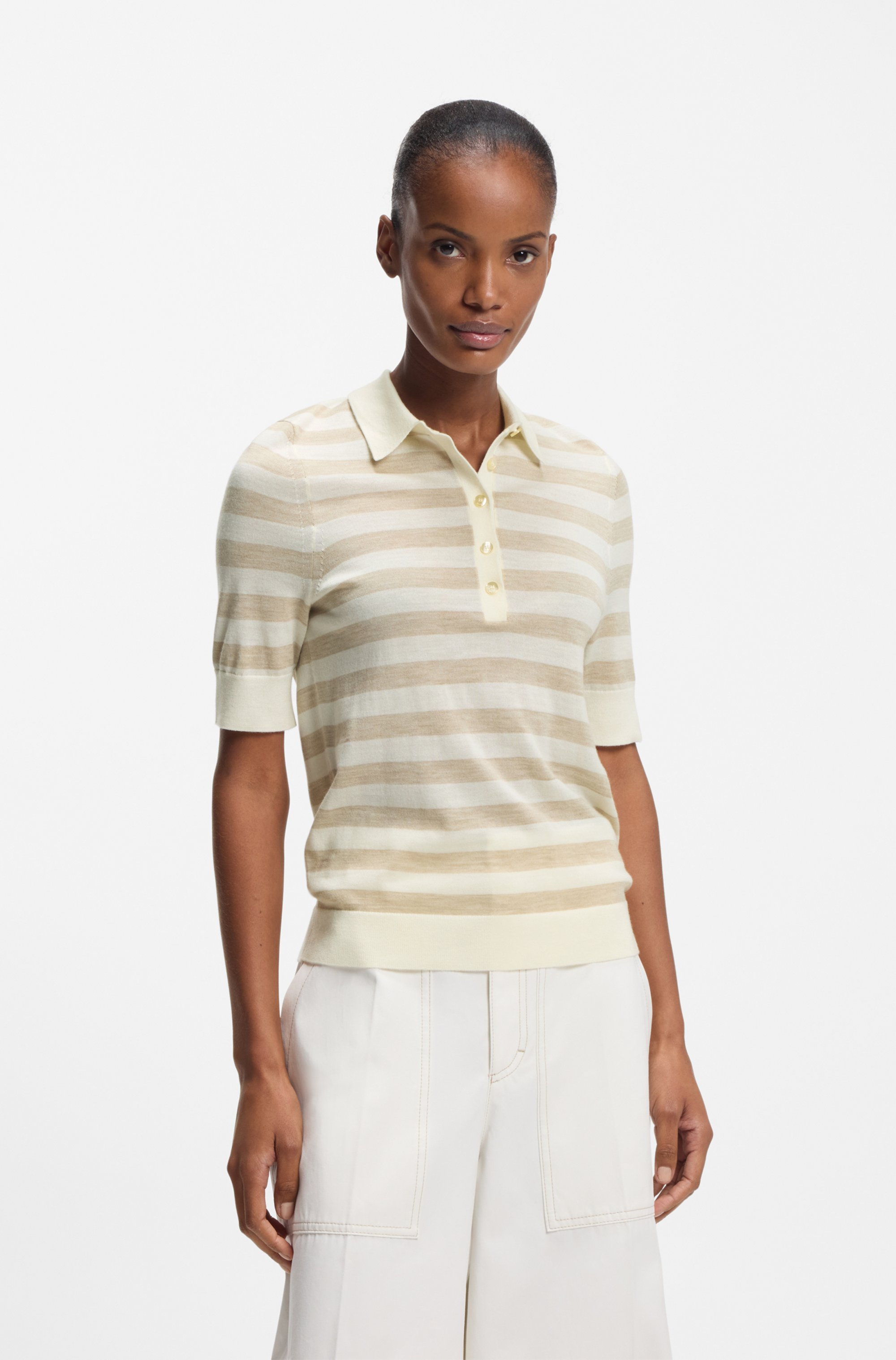 Short-sleeved sweater in merino wool with polo collar
