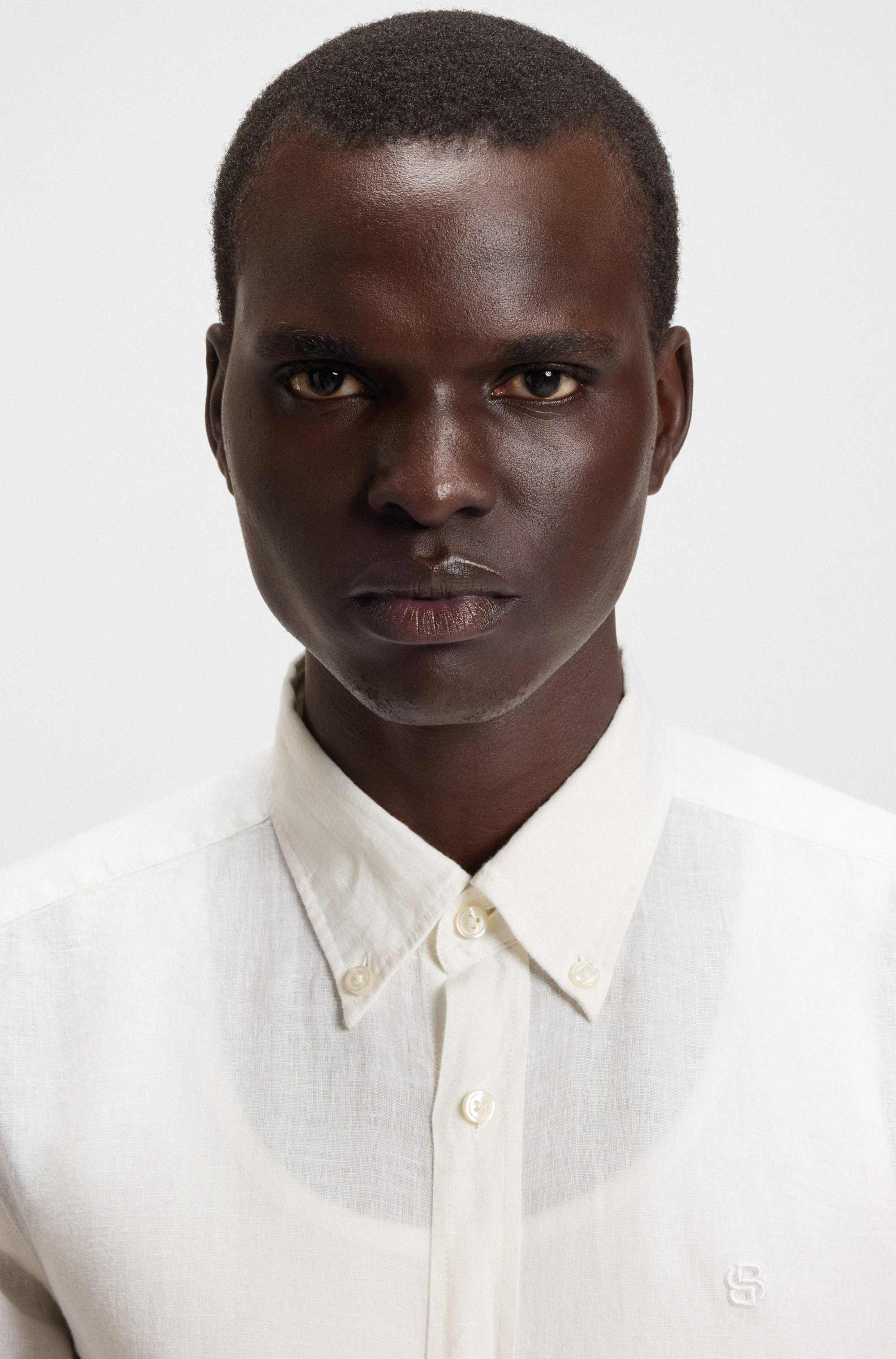 Slim-fit shirt in linen