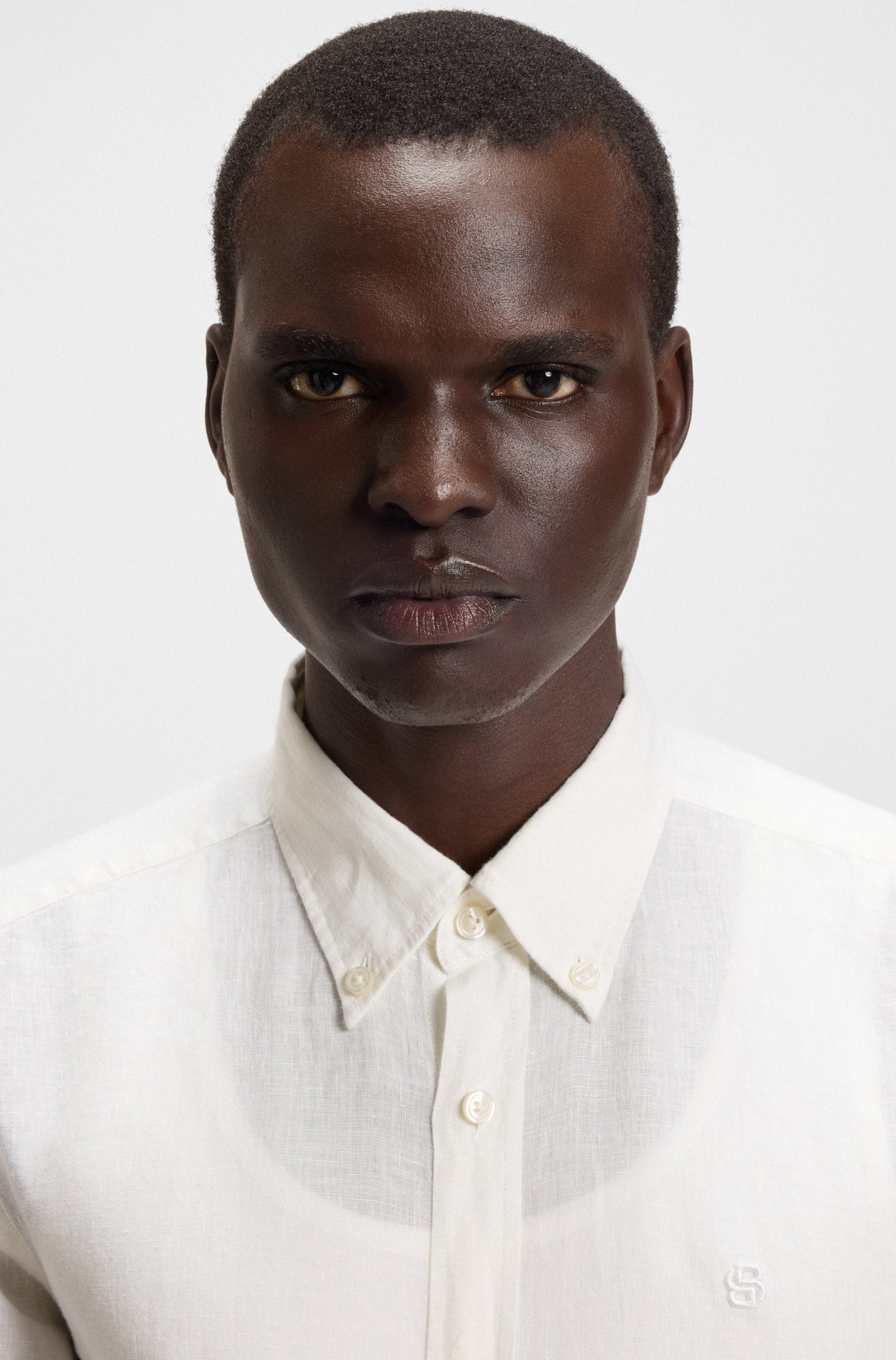 Slim-fit shirt in linen