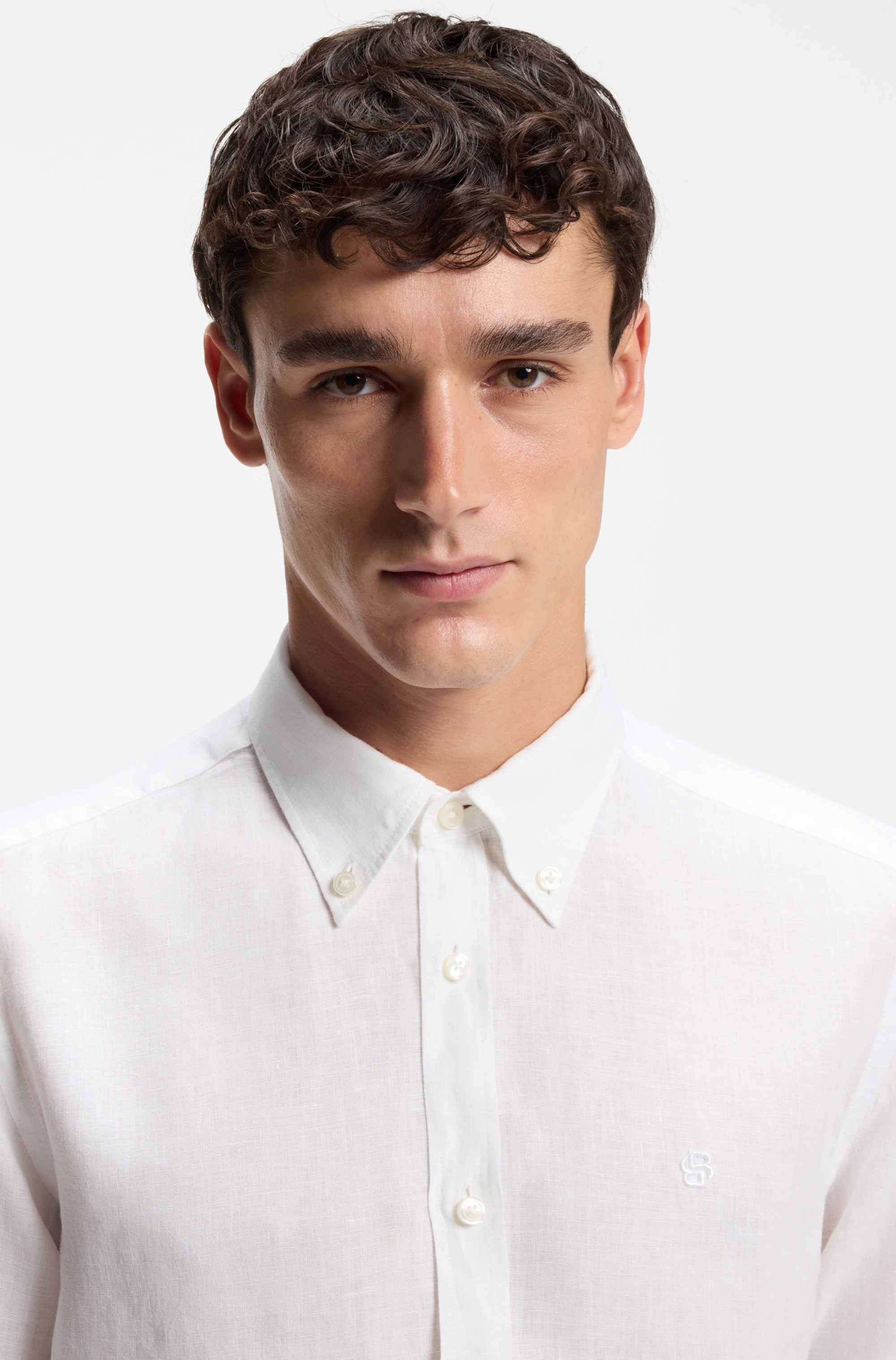 Slim-fit shirt in linen