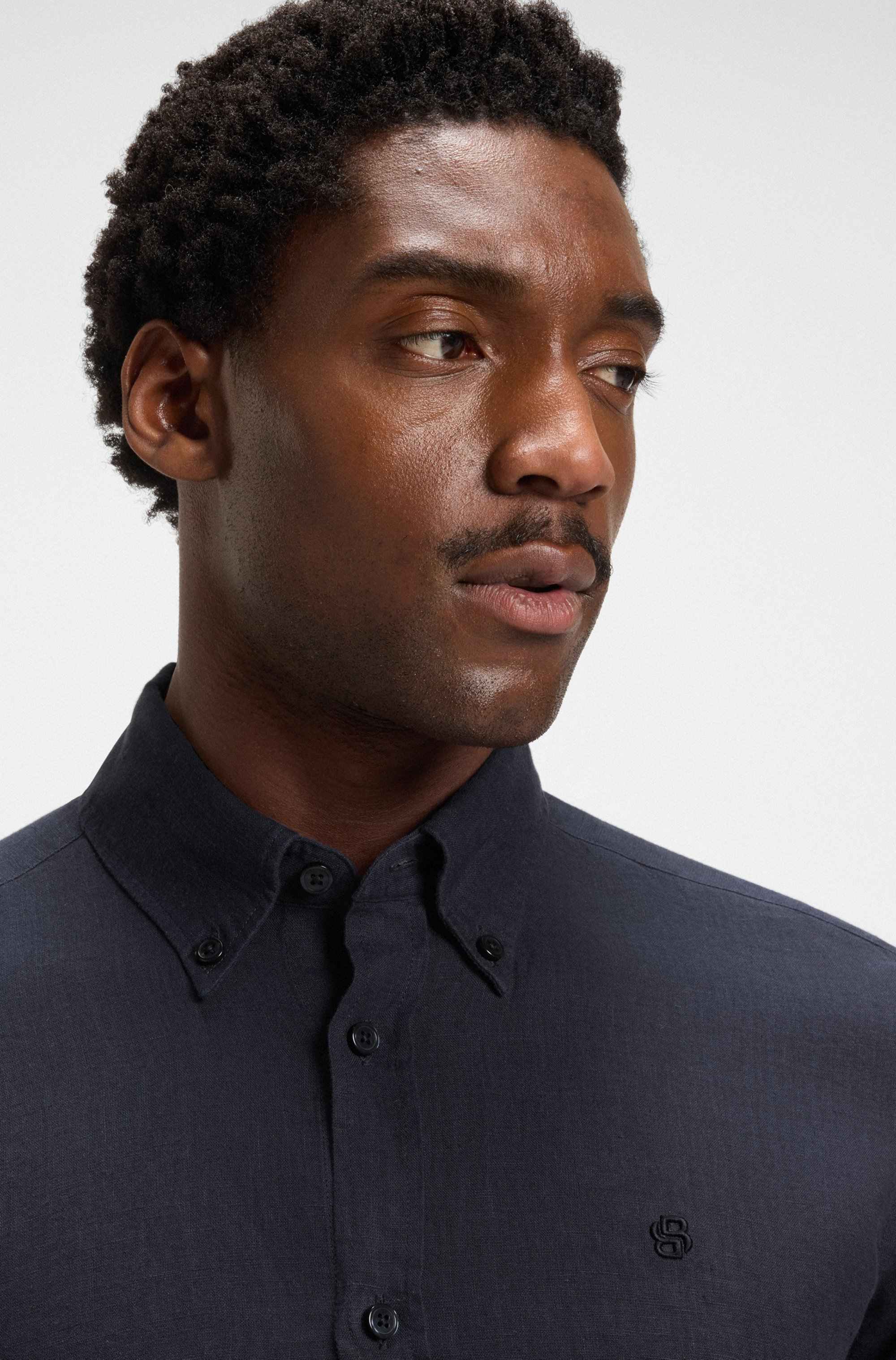 Slim-fit shirt in linen