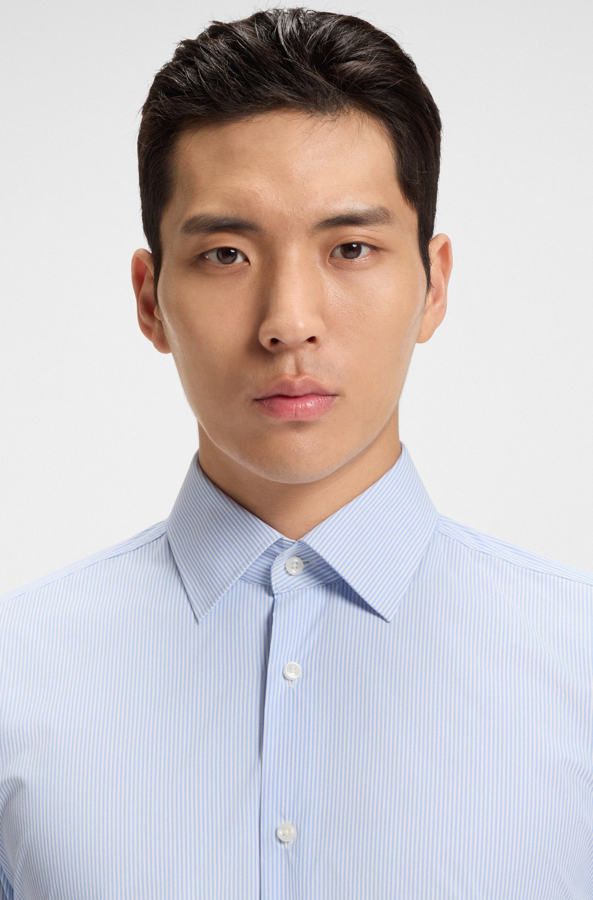 Slim-fit shirt in striped performance-stretch fabric