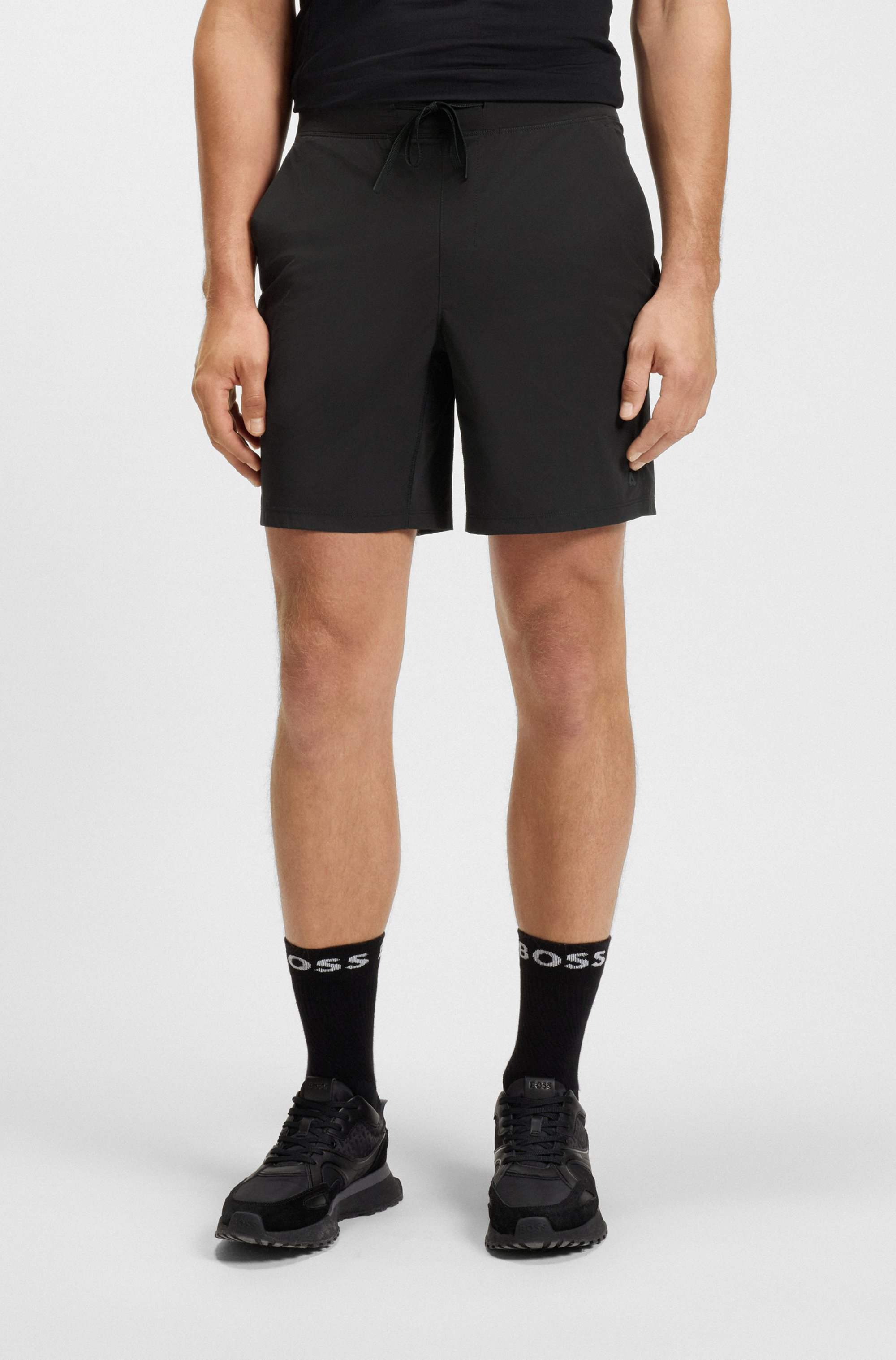 Active water-repellent shorts with four-way stretch