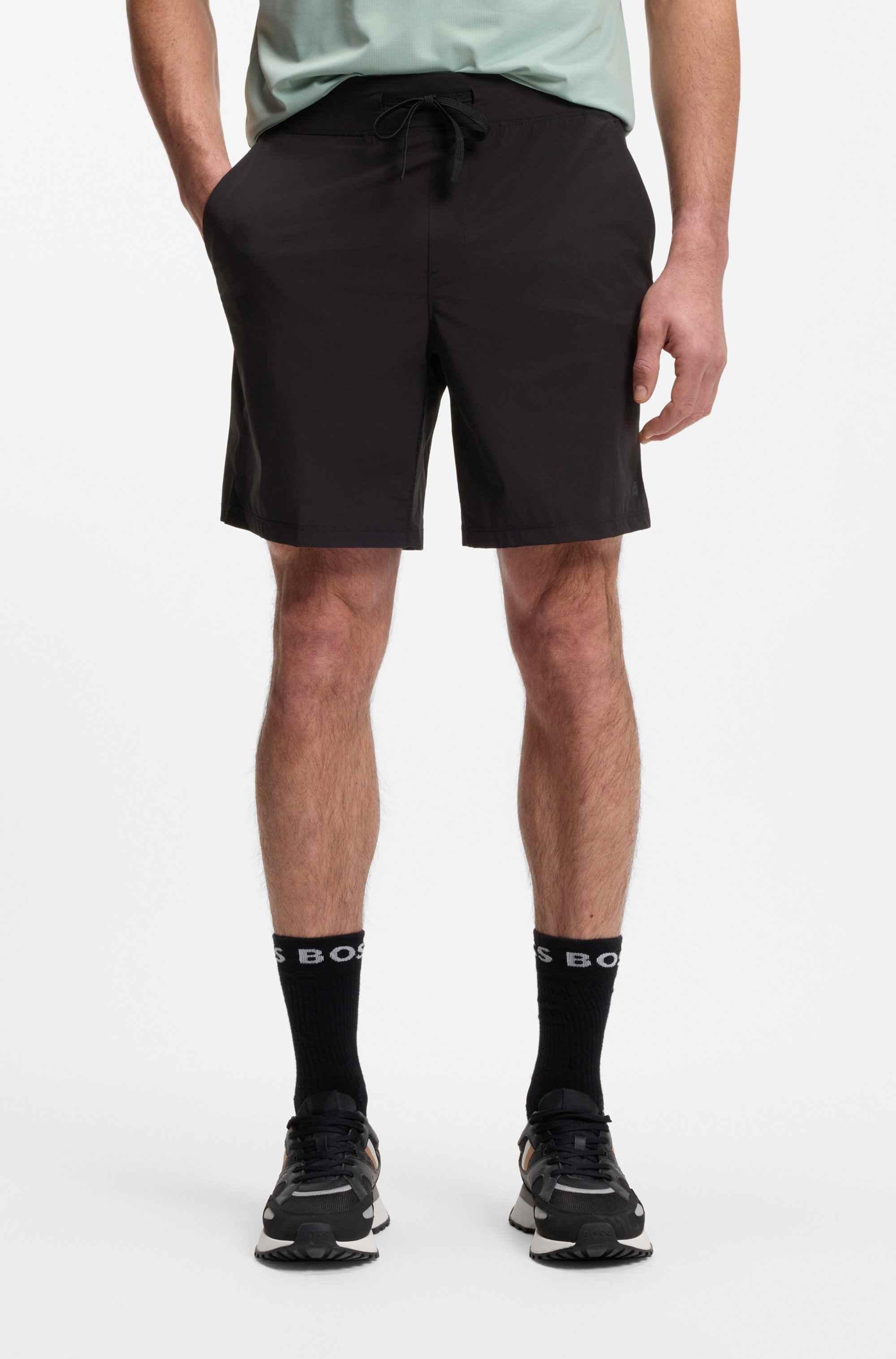 Active water-repellent shorts with four-way stretch