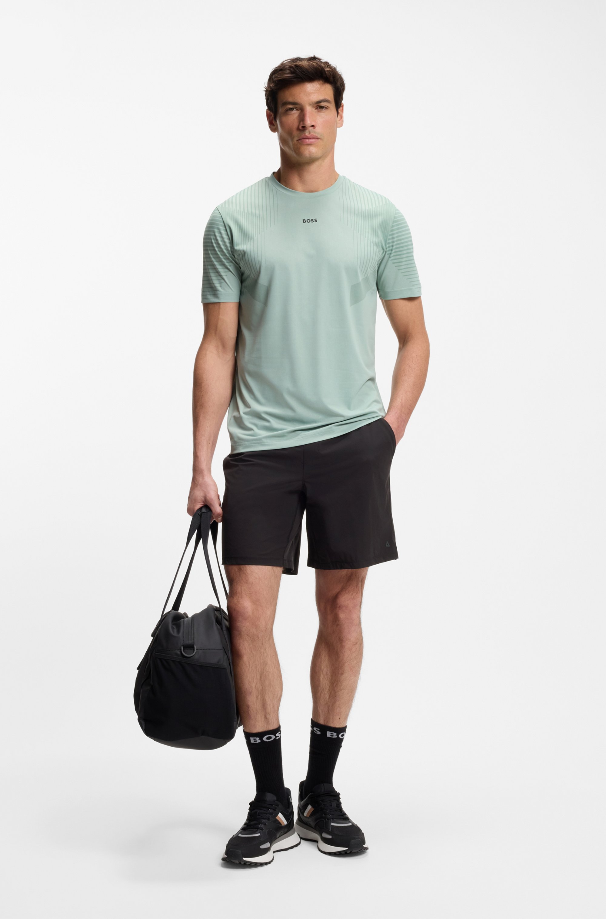 Active water-repellent shorts with four-way stretch