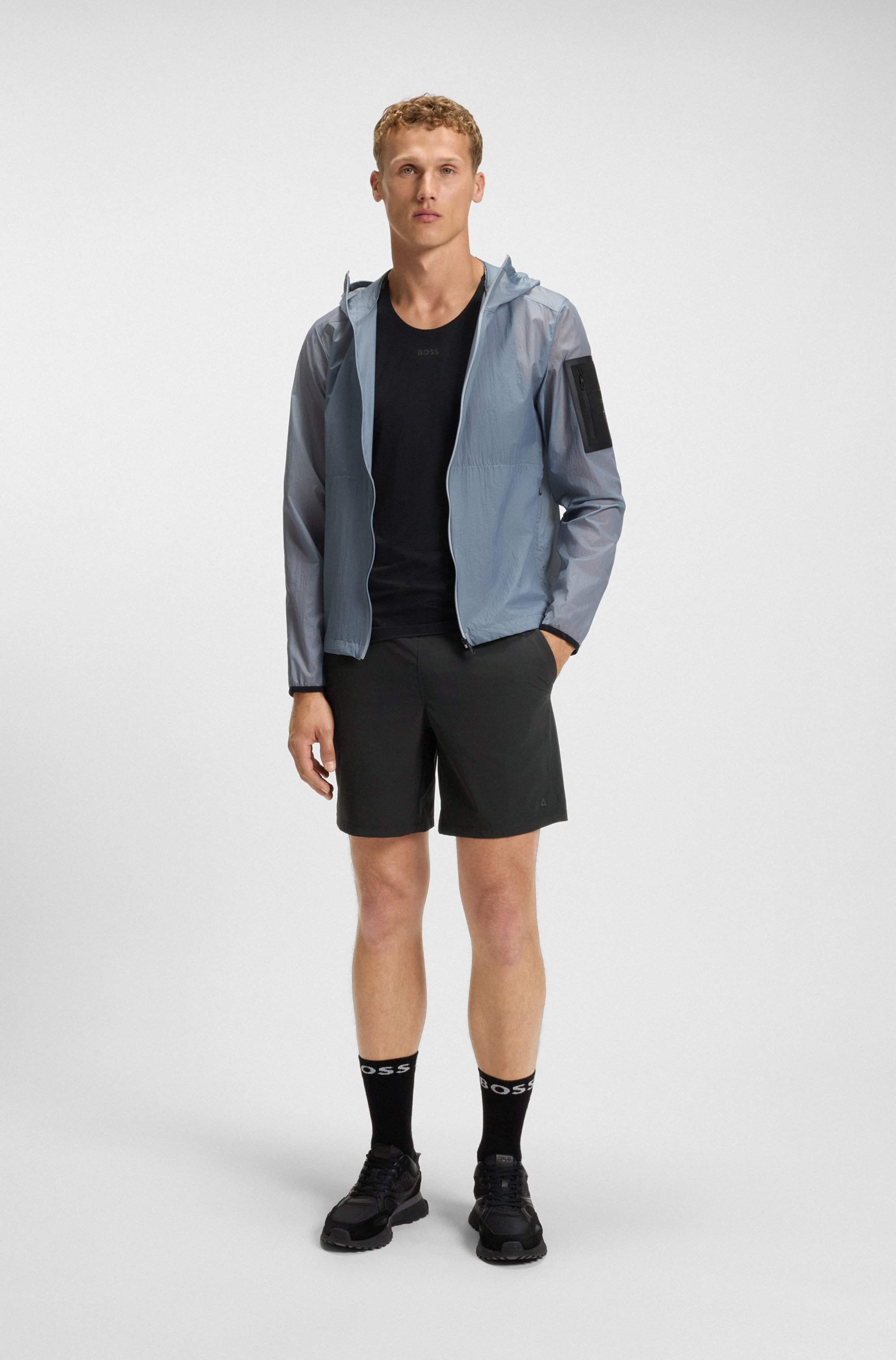 Active water-repellent shorts with four-way stretch