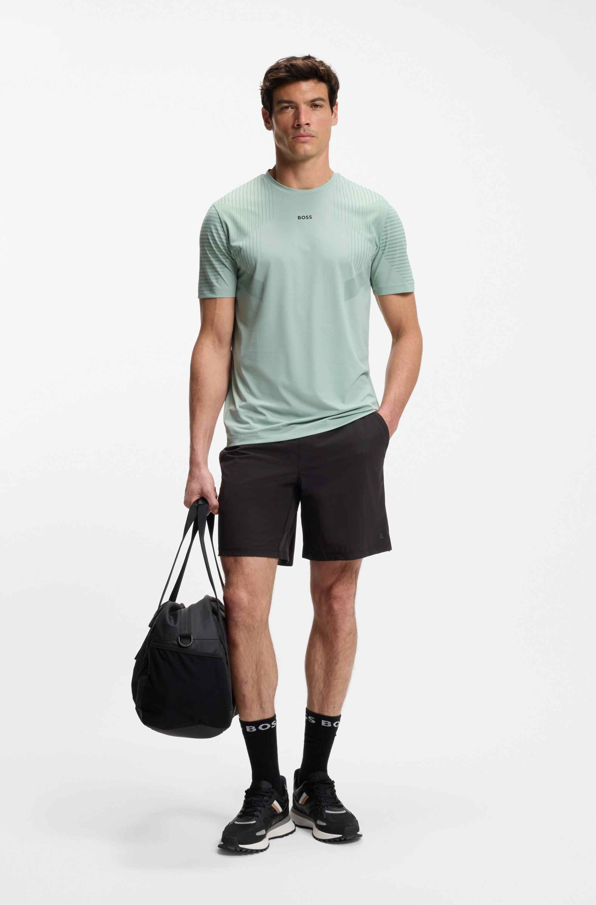 Active water-repellent shorts with four-way stretch