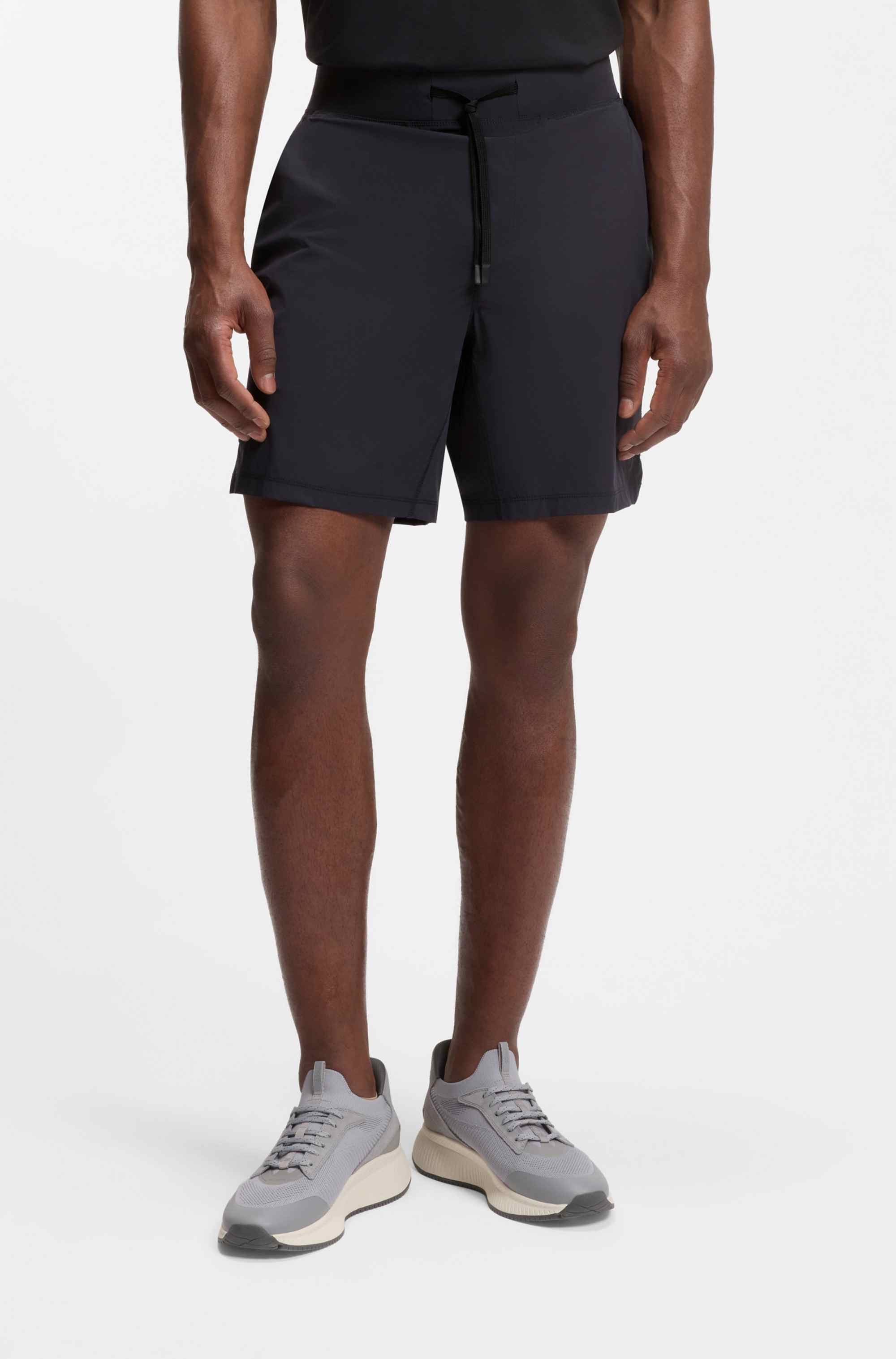 Active water-repellent shorts with four-way stretch