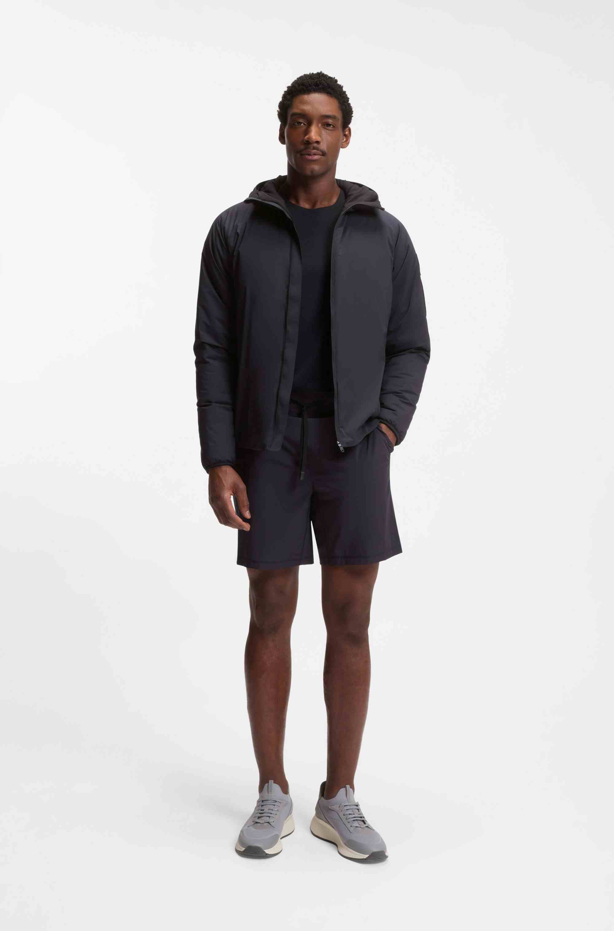 Active water-repellent shorts with four-way stretch