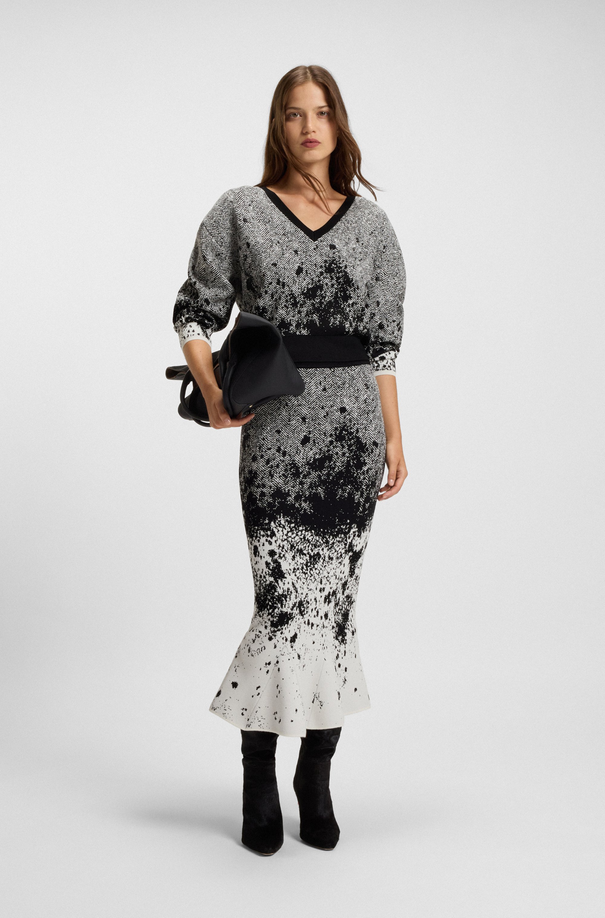 Cropped V-neck sweater in stretch fabric