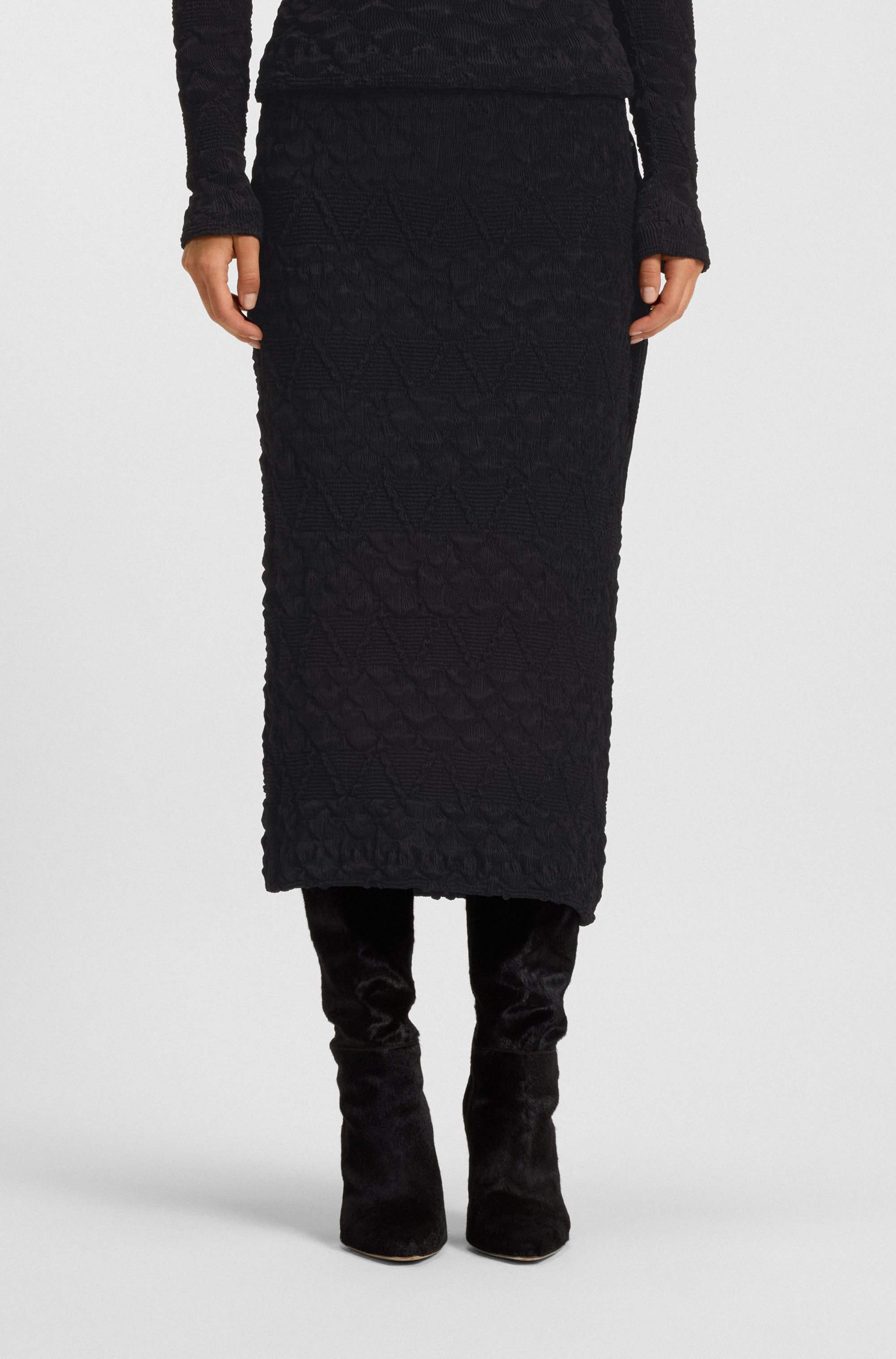 Pencil skirt with geometric plissé