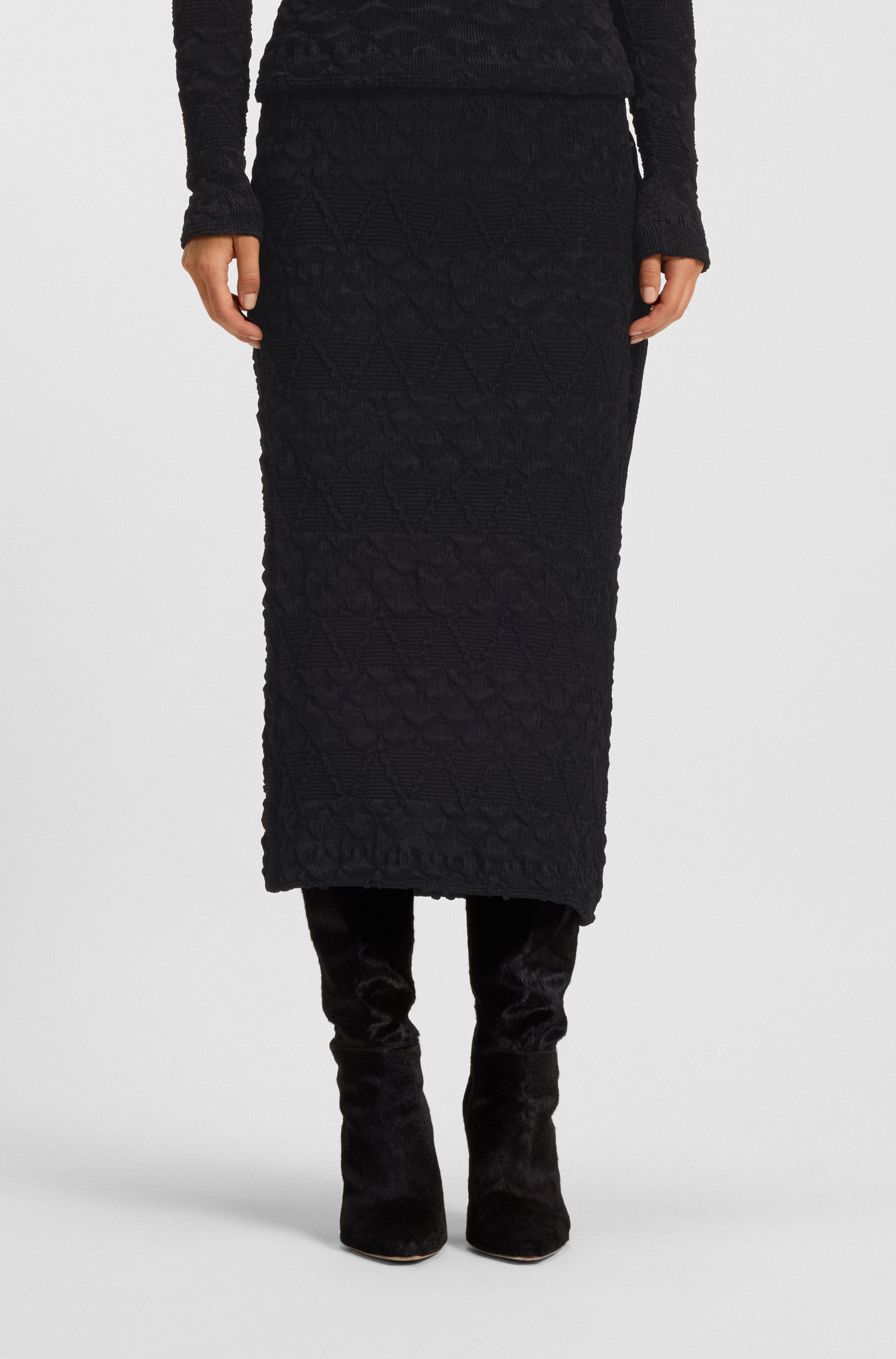 Pencil skirt with geometric plissé