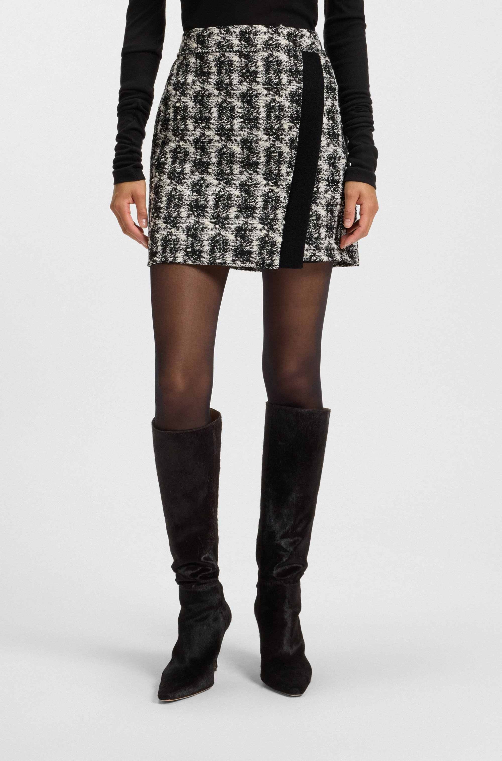 Mini skirt in patterned feather tweed