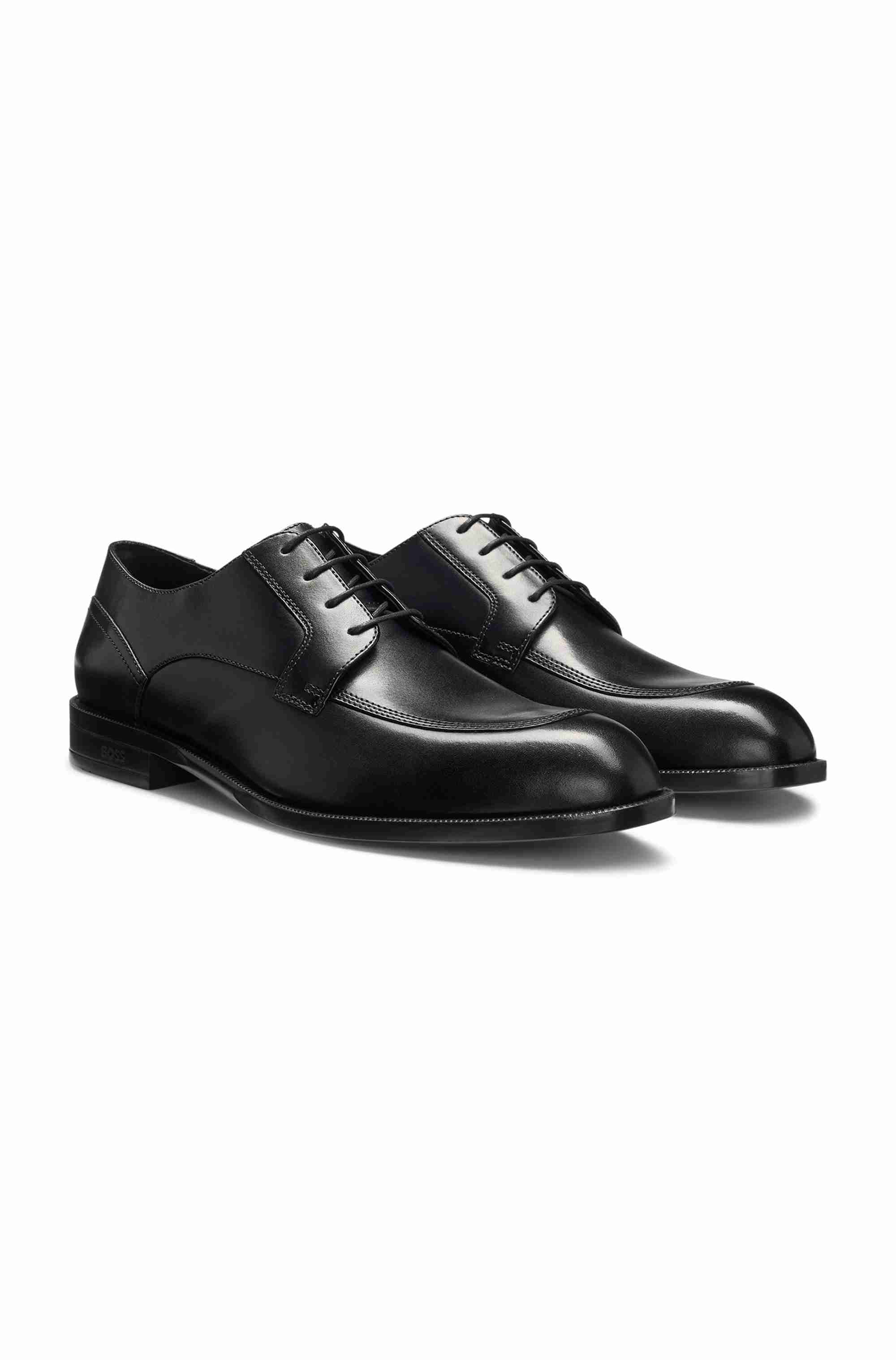 Derby shoes in leather with durable outsole