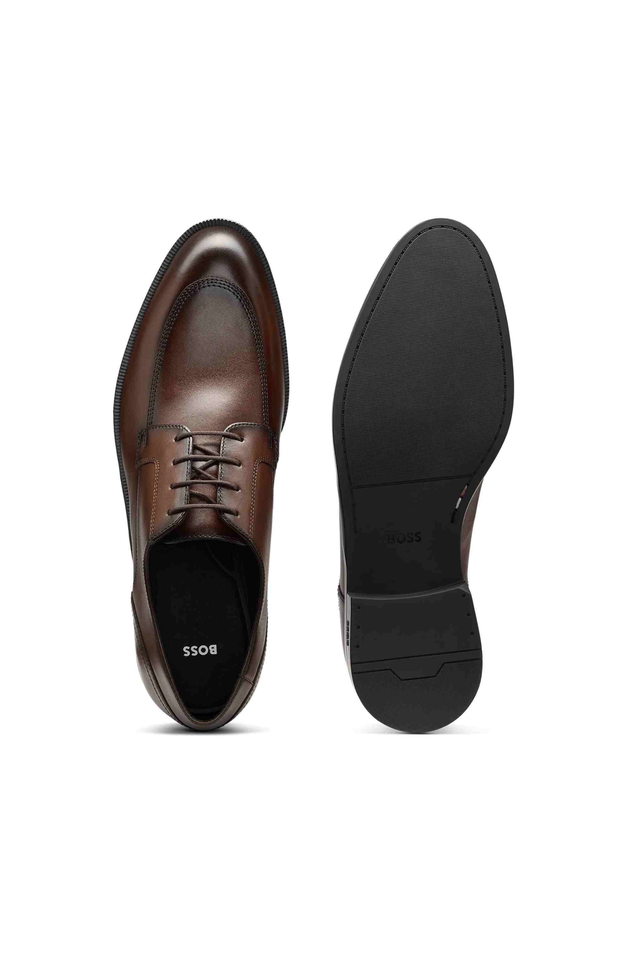 Derby shoes in leather with durable outsole