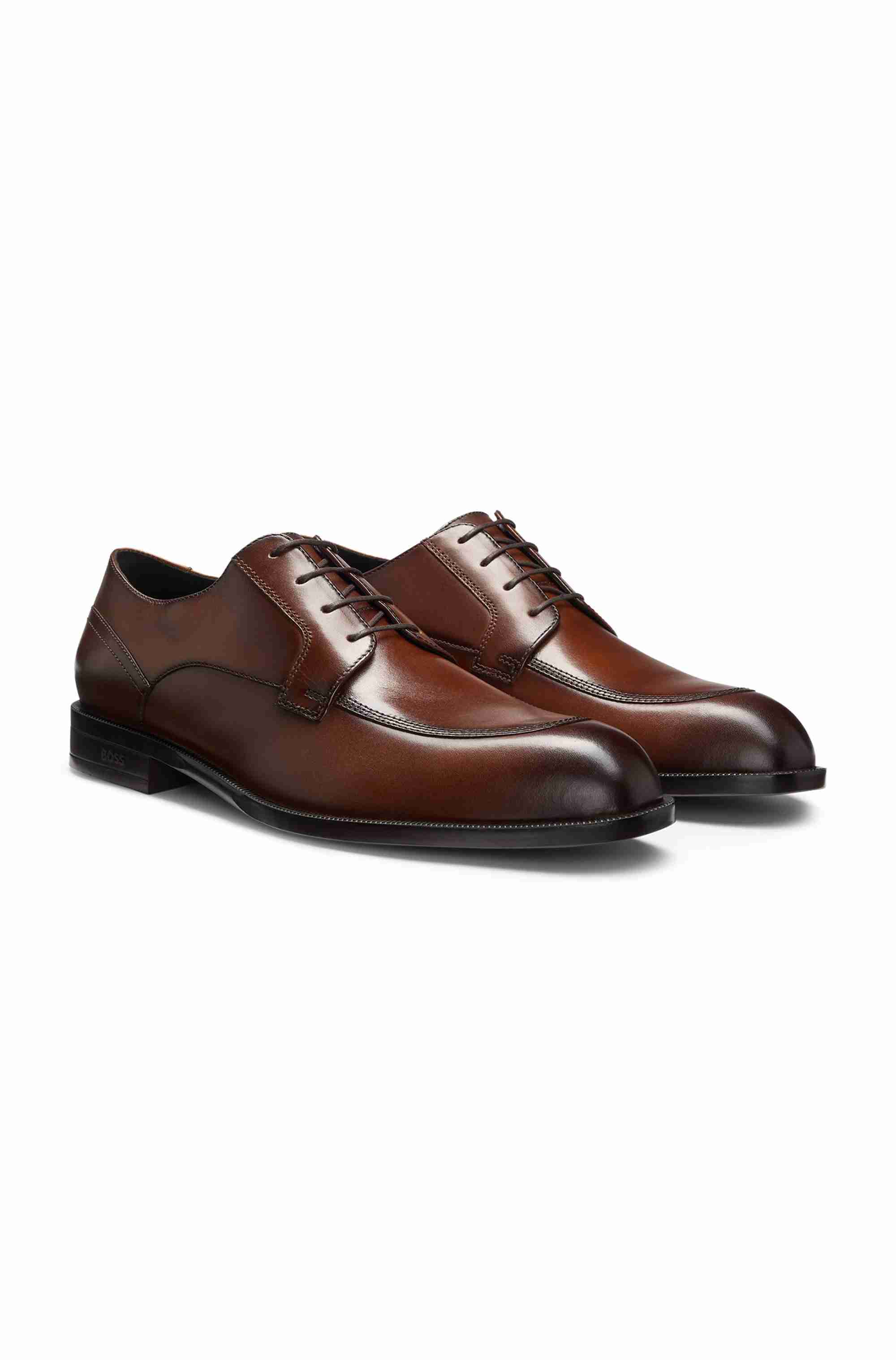 Derby shoes in leather with durable outsole