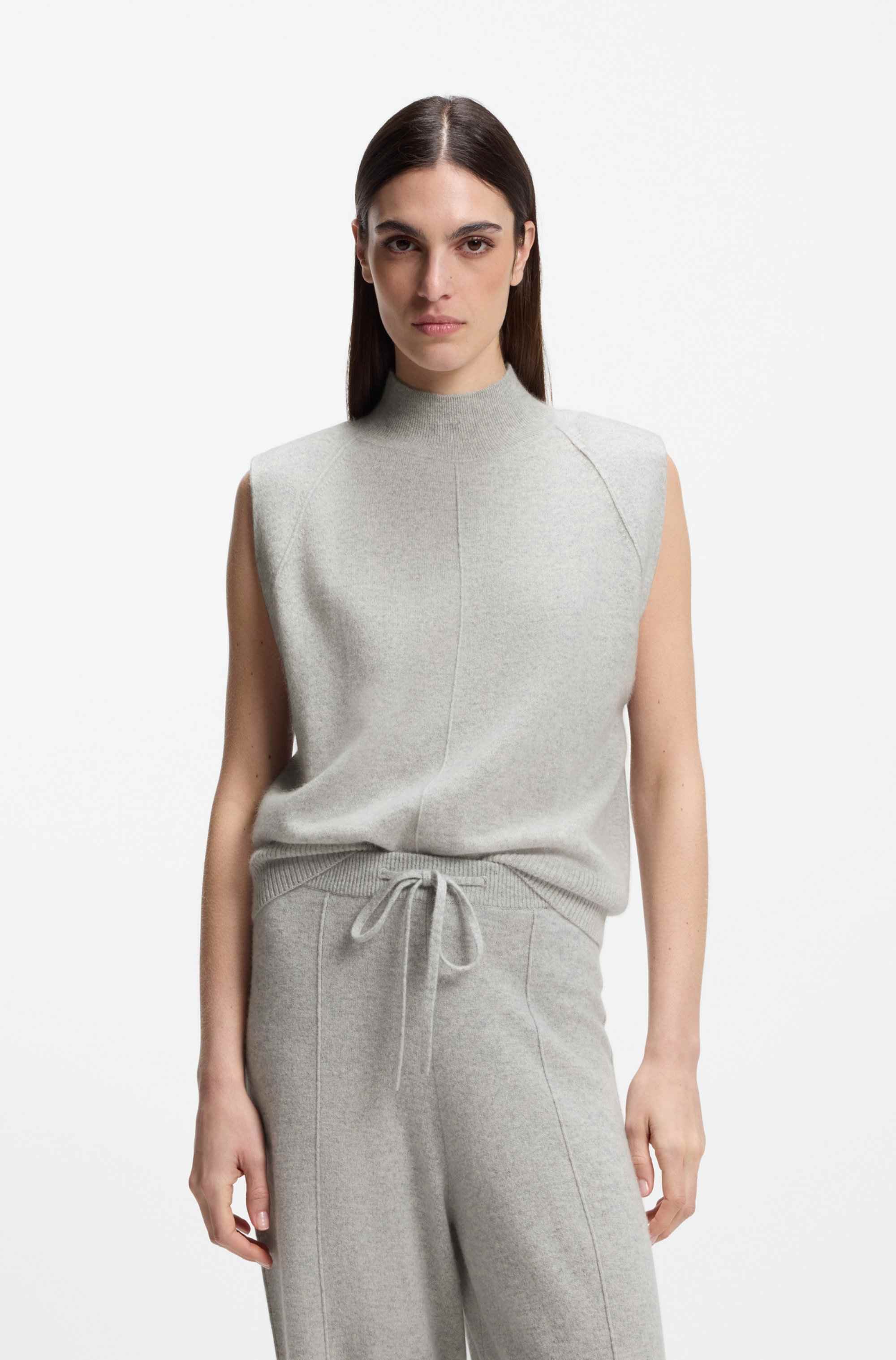 Sleeveless knitted top in cashmere with shoulder patches