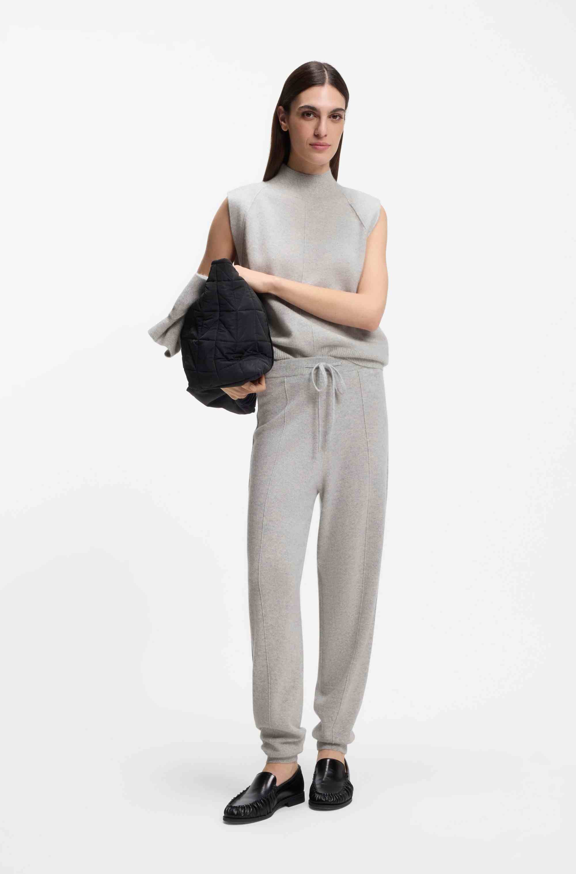 Sleeveless knitted top in cashmere with shoulder patches