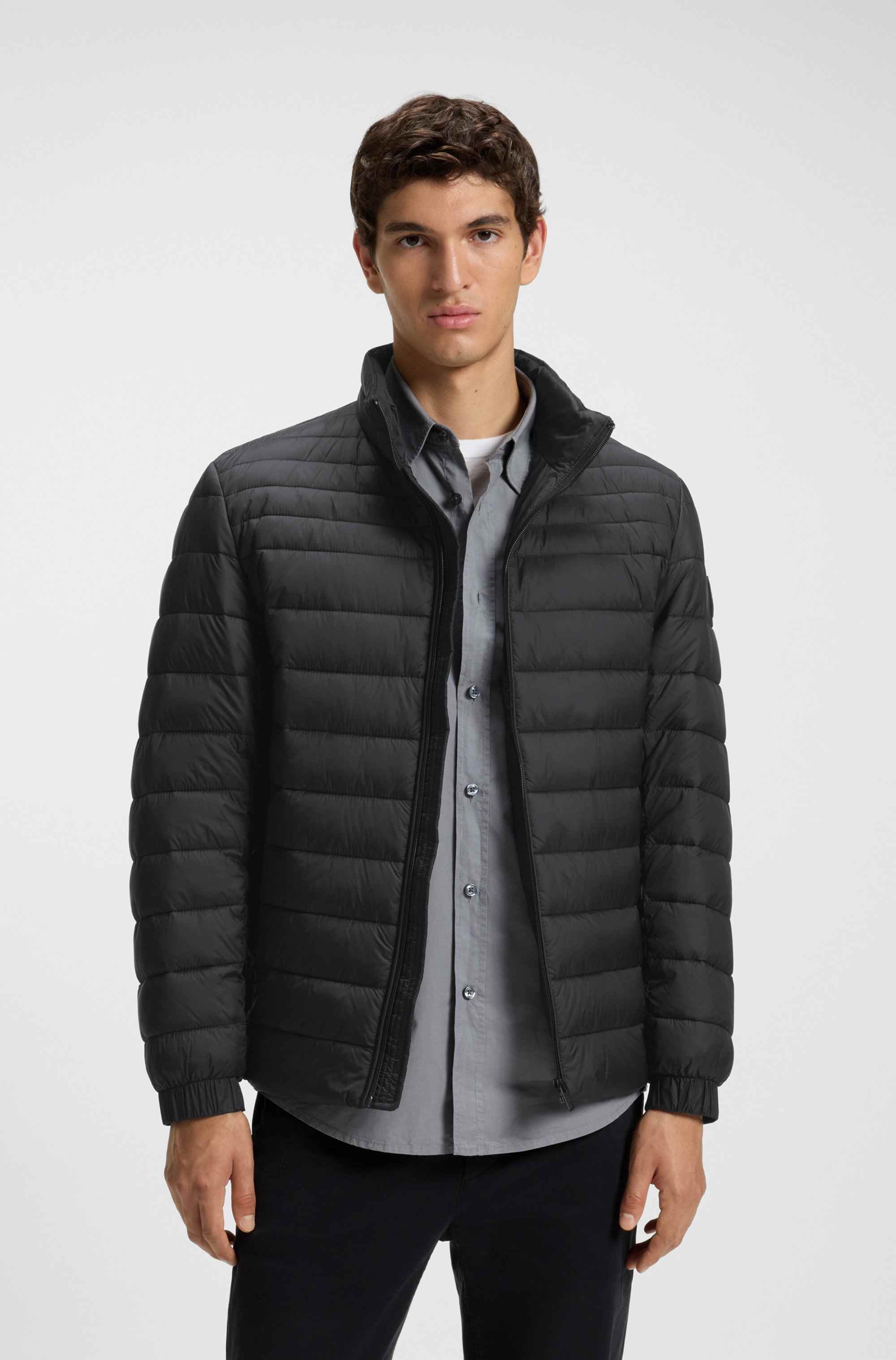 Packable slim-fit jacket with water-repellent mixed quilting