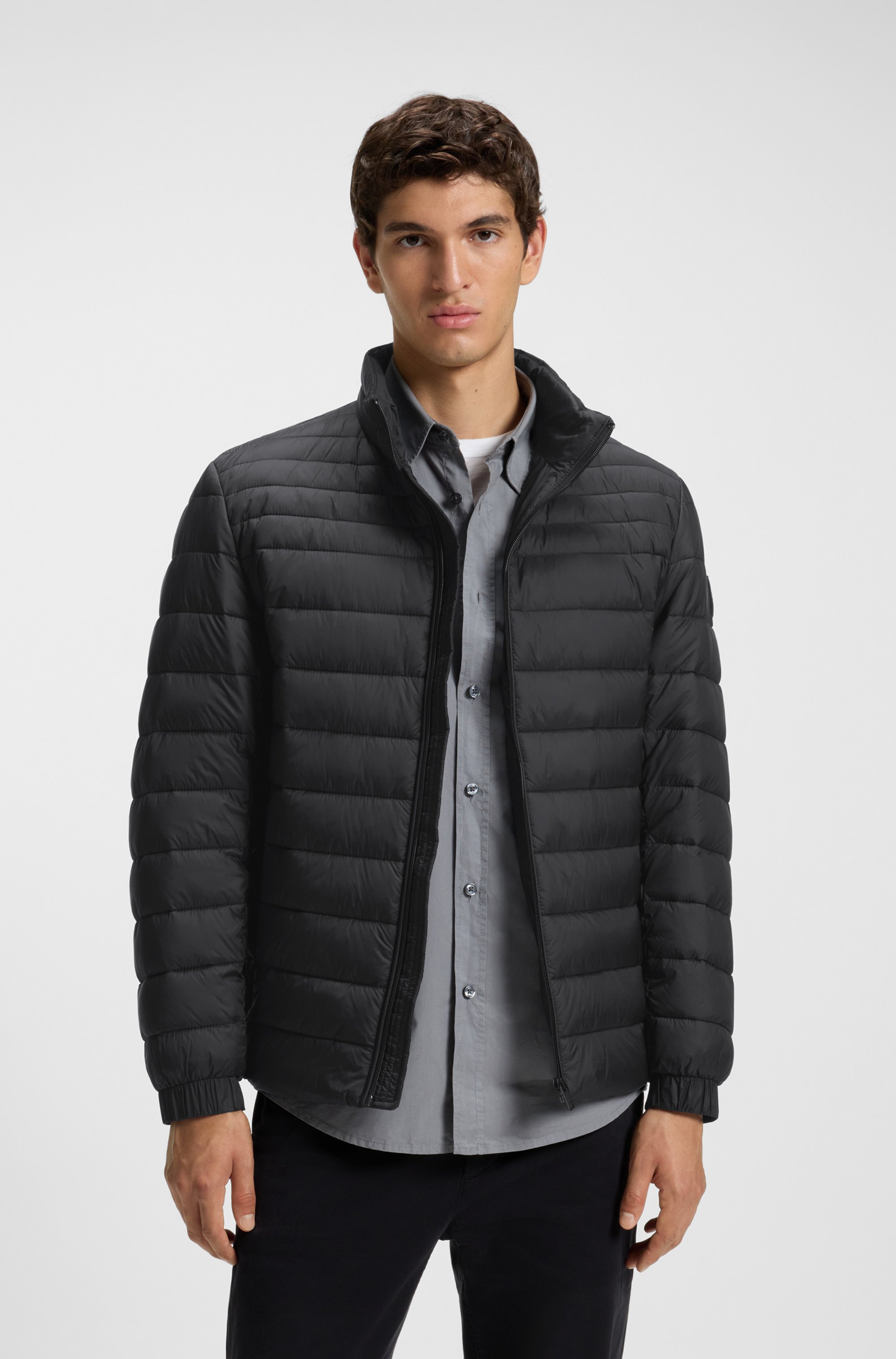 Packable slim-fit jacket with water-repellent mixed quilting