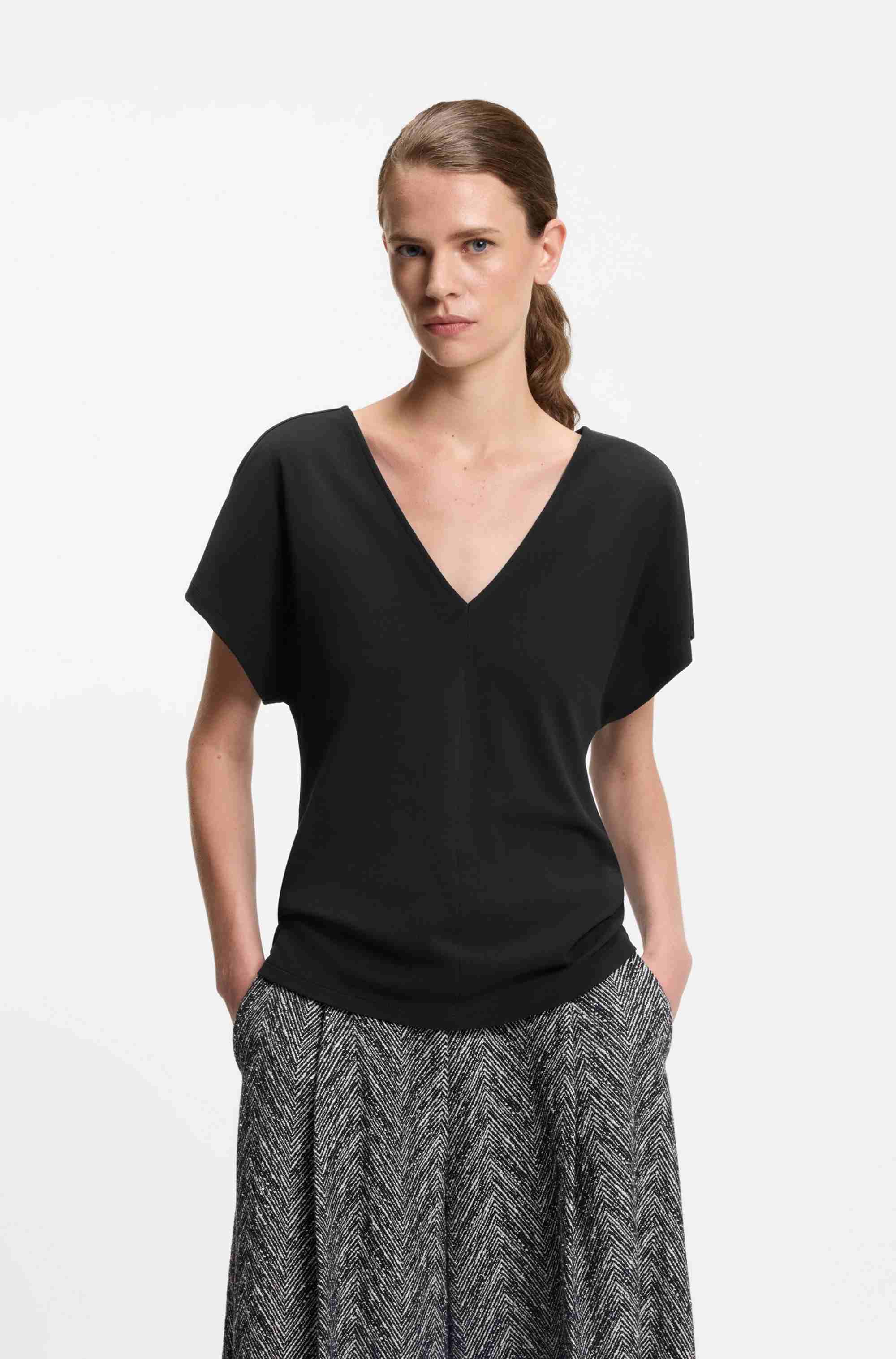 V-neck top in cotton crepe with lustrous piping