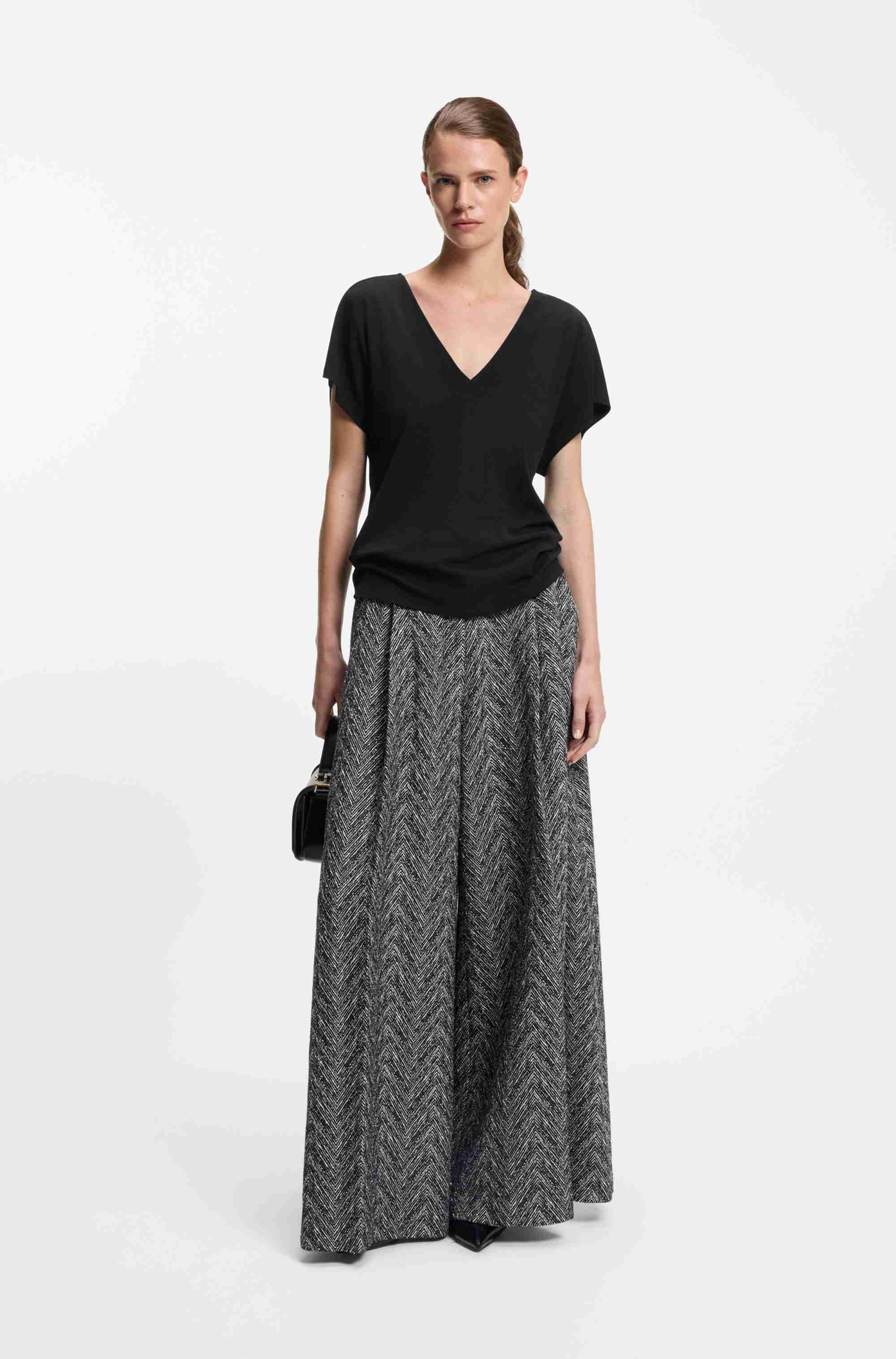 V-neck top in cotton crepe with lustrous piping