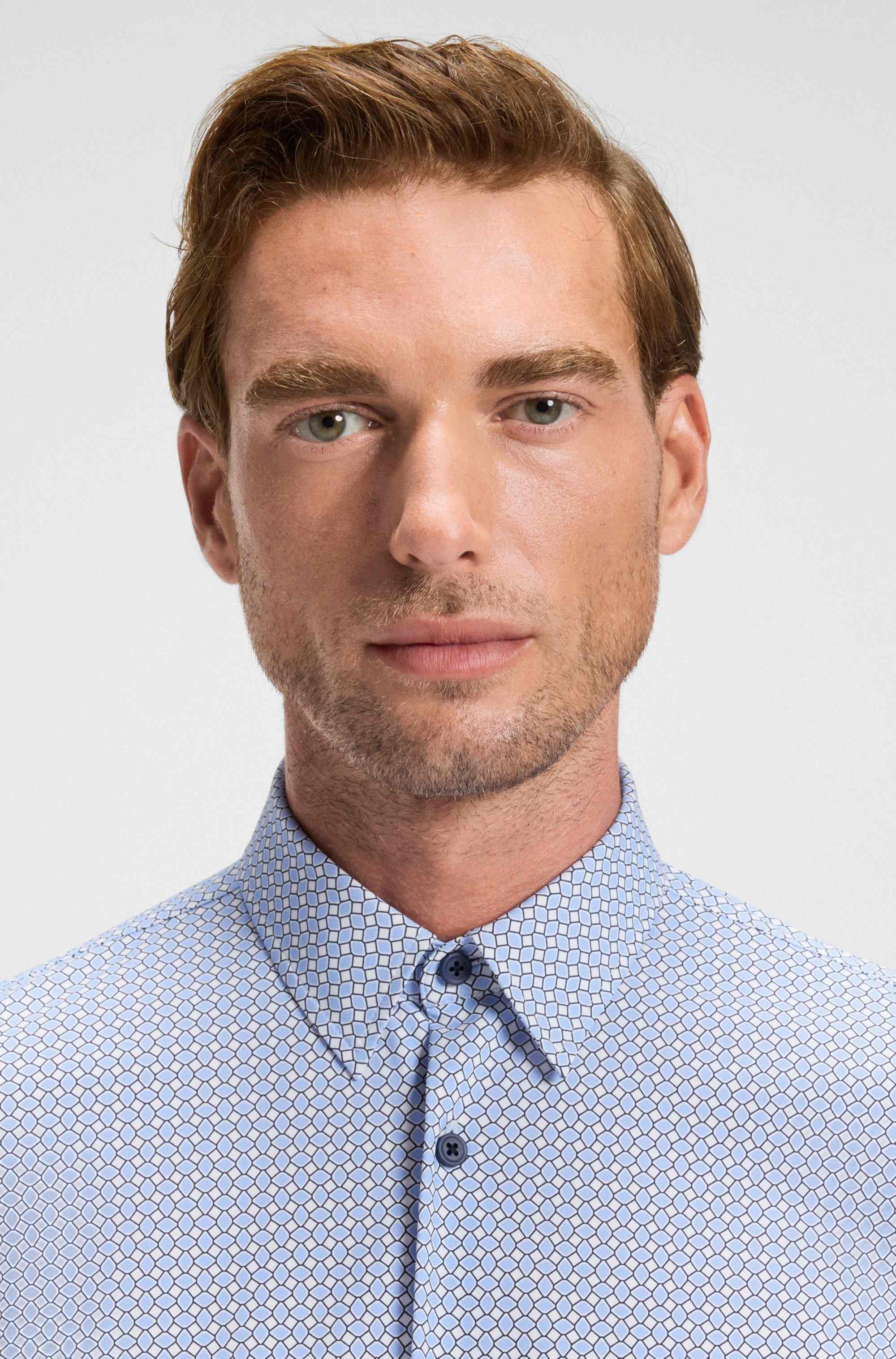 Slim-fit shirt in printed performance-stretch jersey