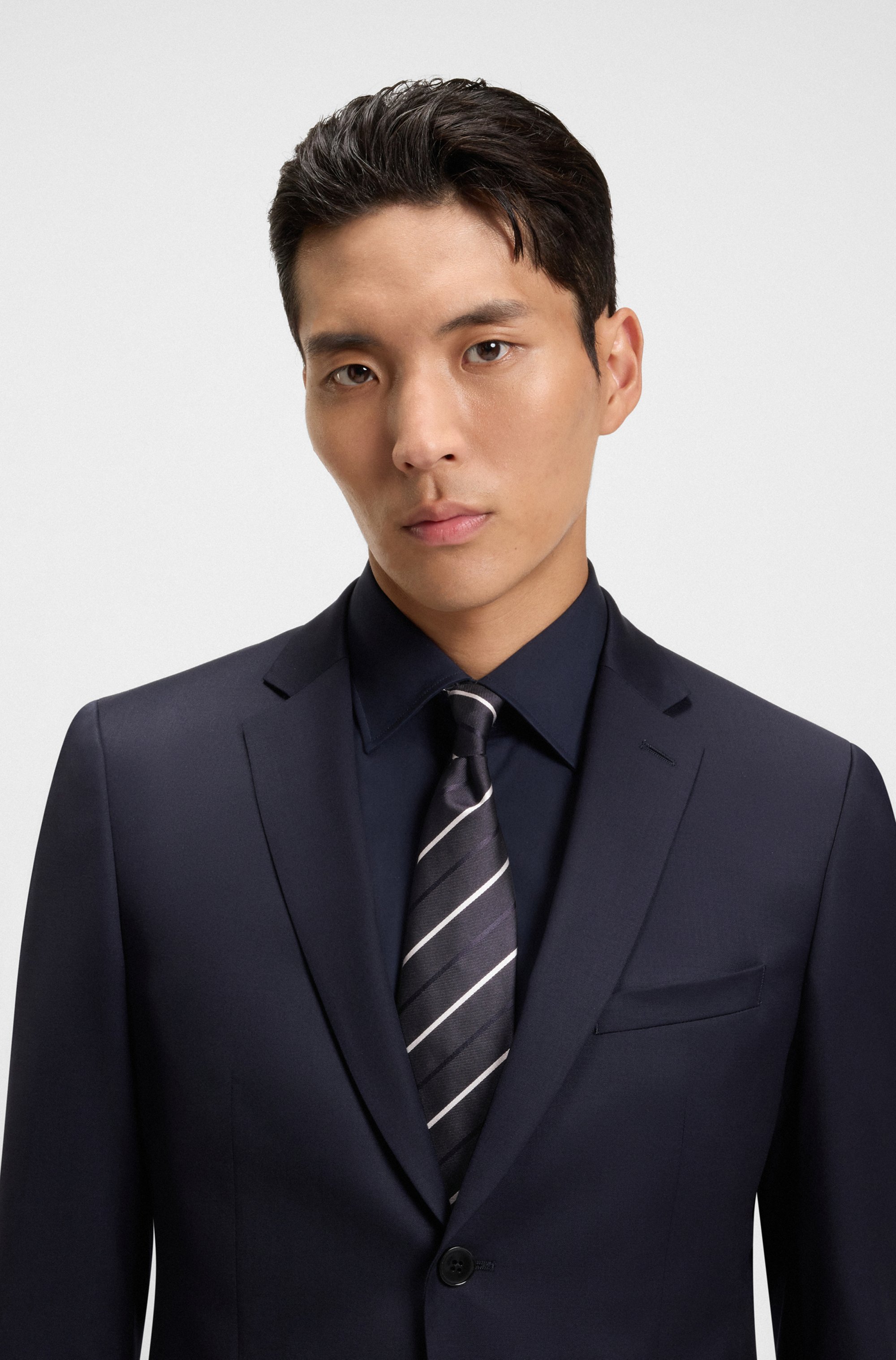 Tie with diagonal stripe in silk blend