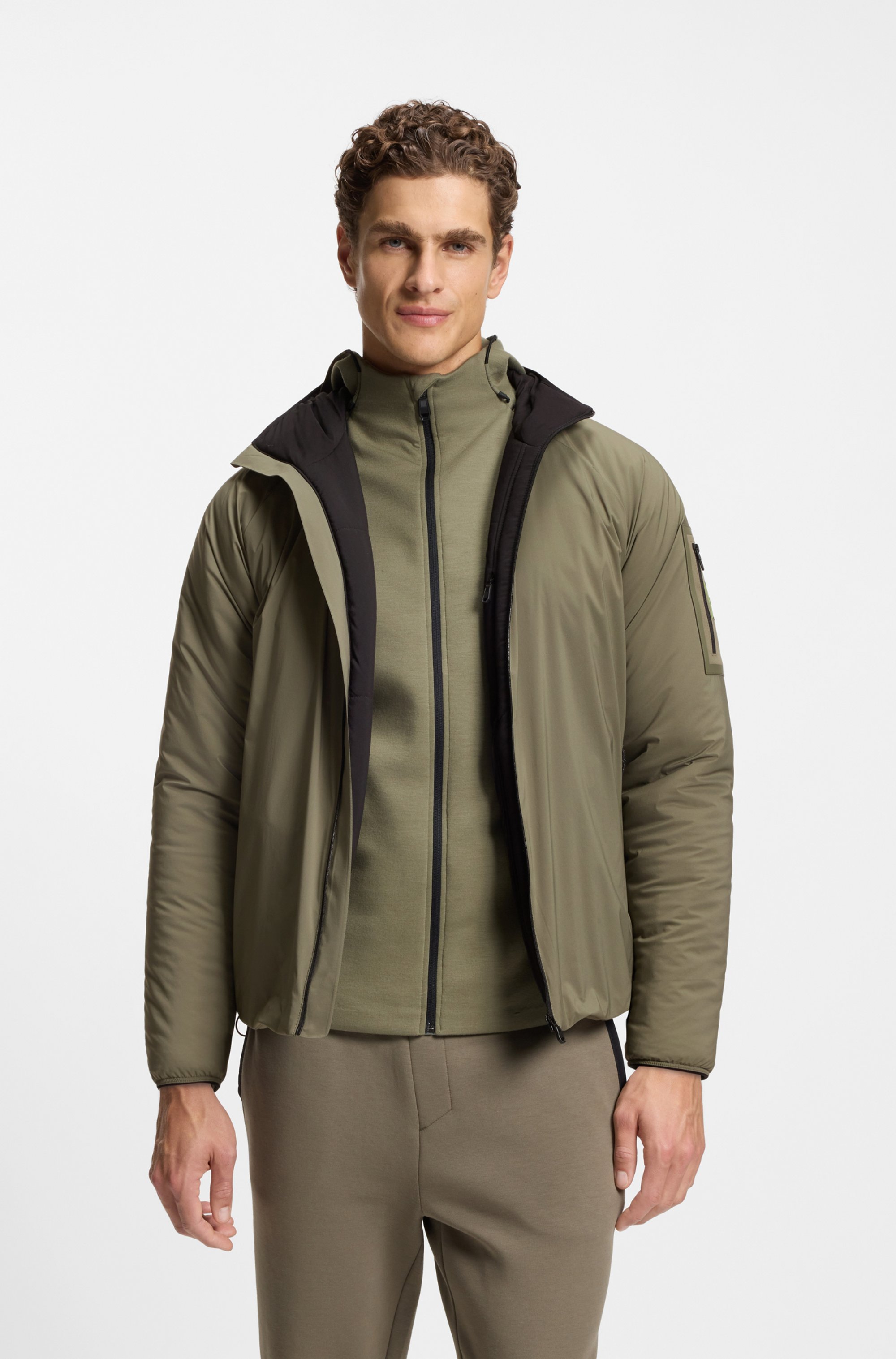 Water-repellent jacket with adjustable hem