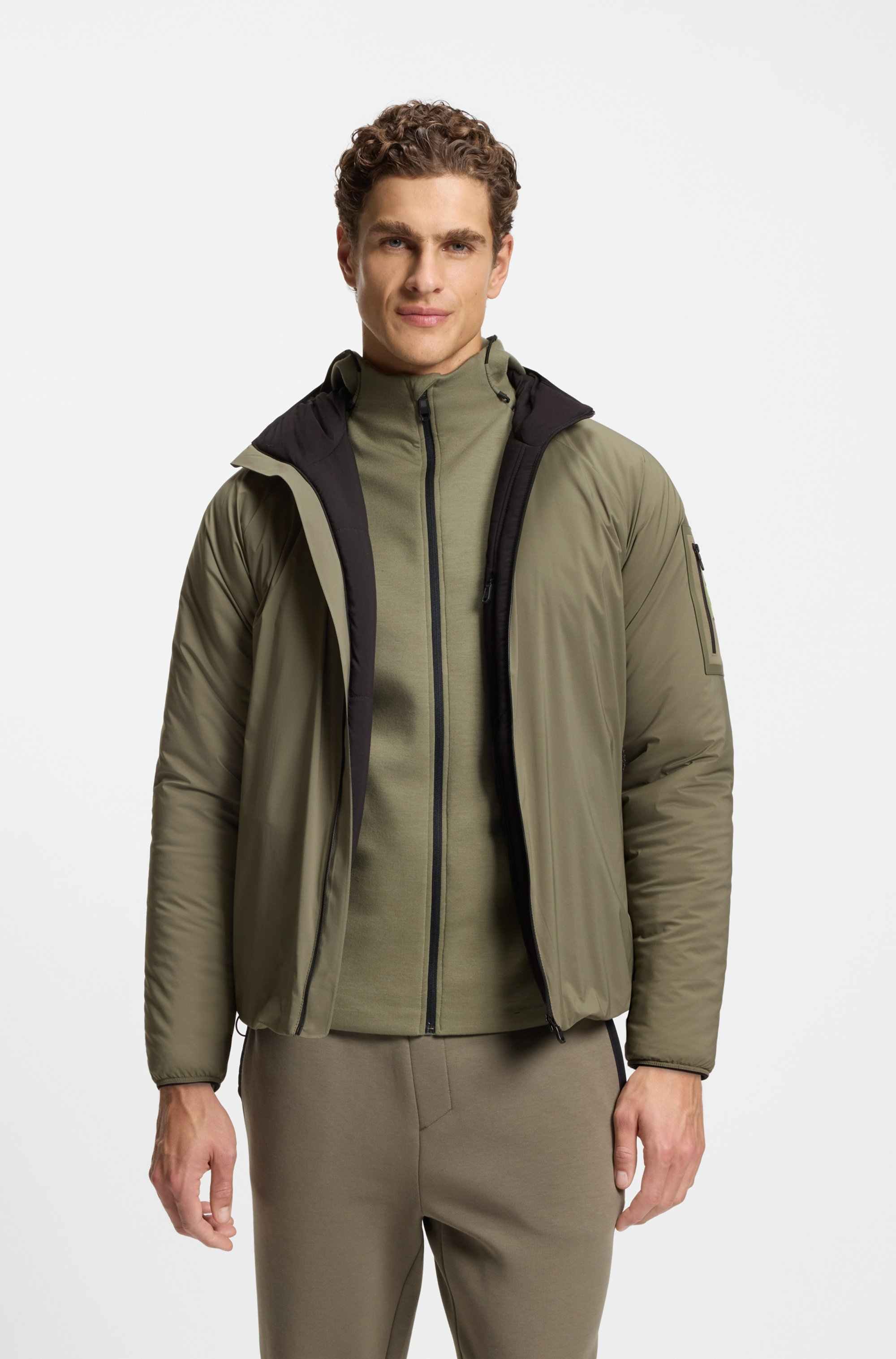 Water-repellent jacket with adjustable hem
