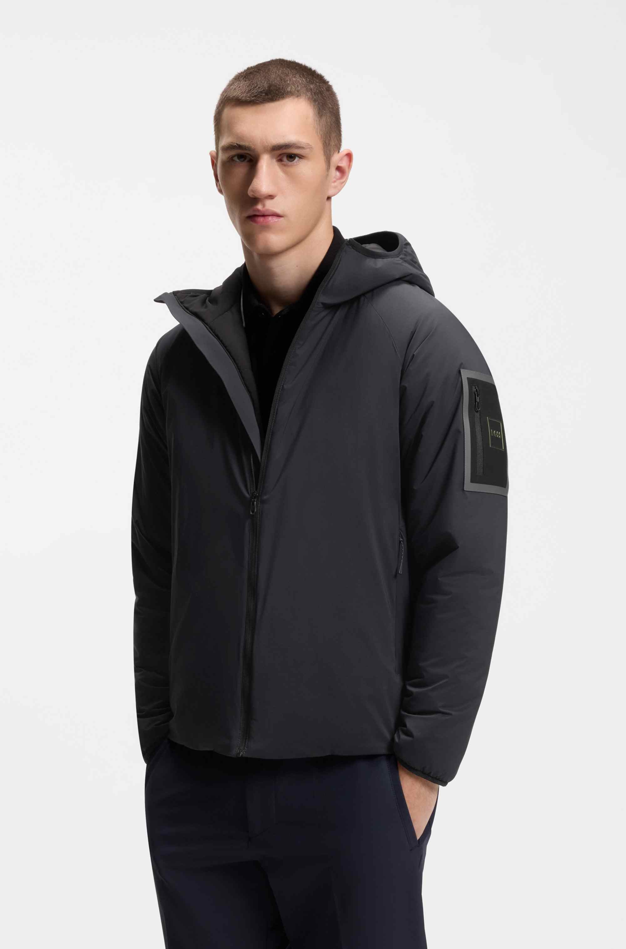 Water-repellent jacket with adjustable hem