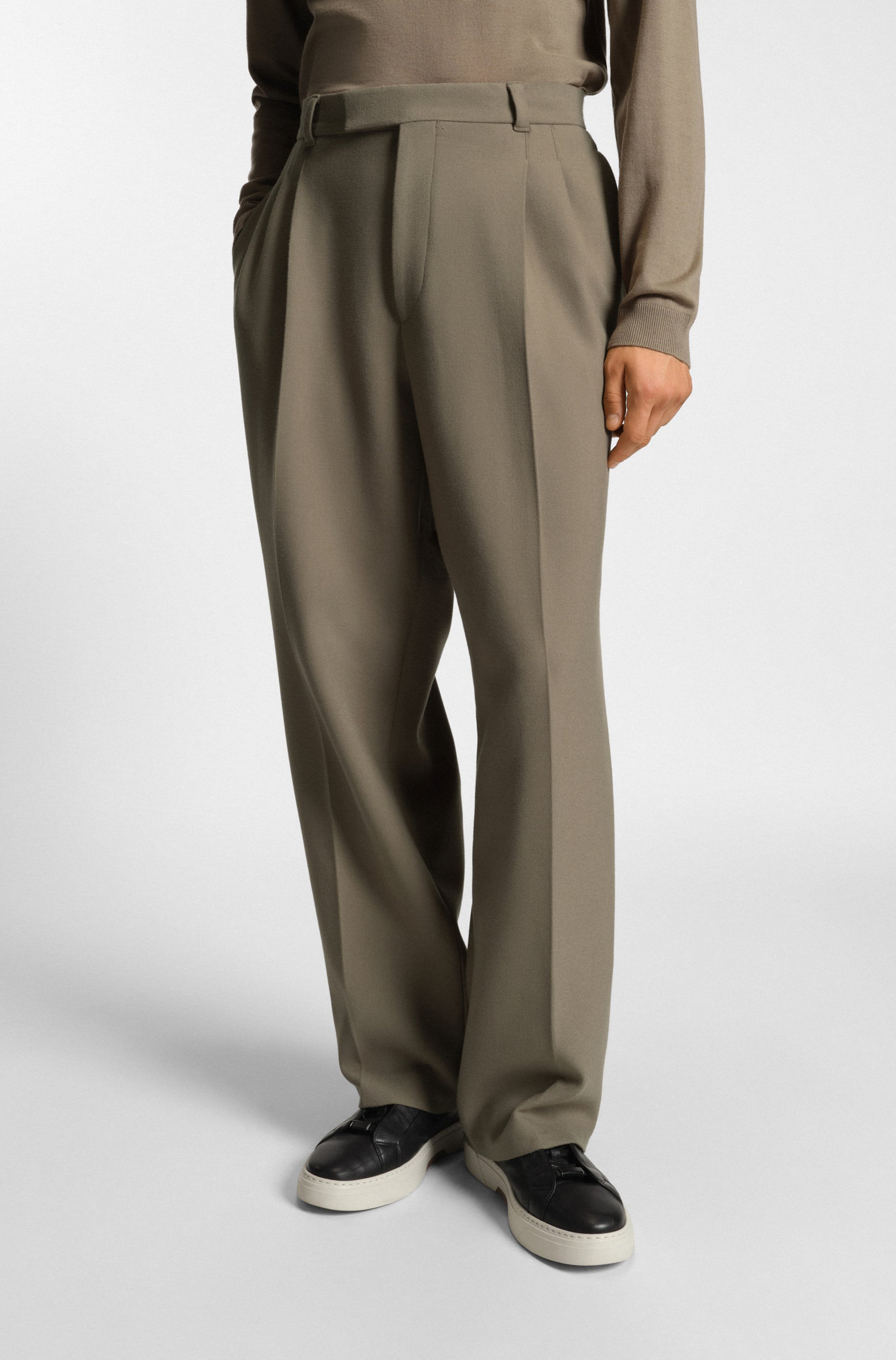 Relaxed-fit trousers with double pleat