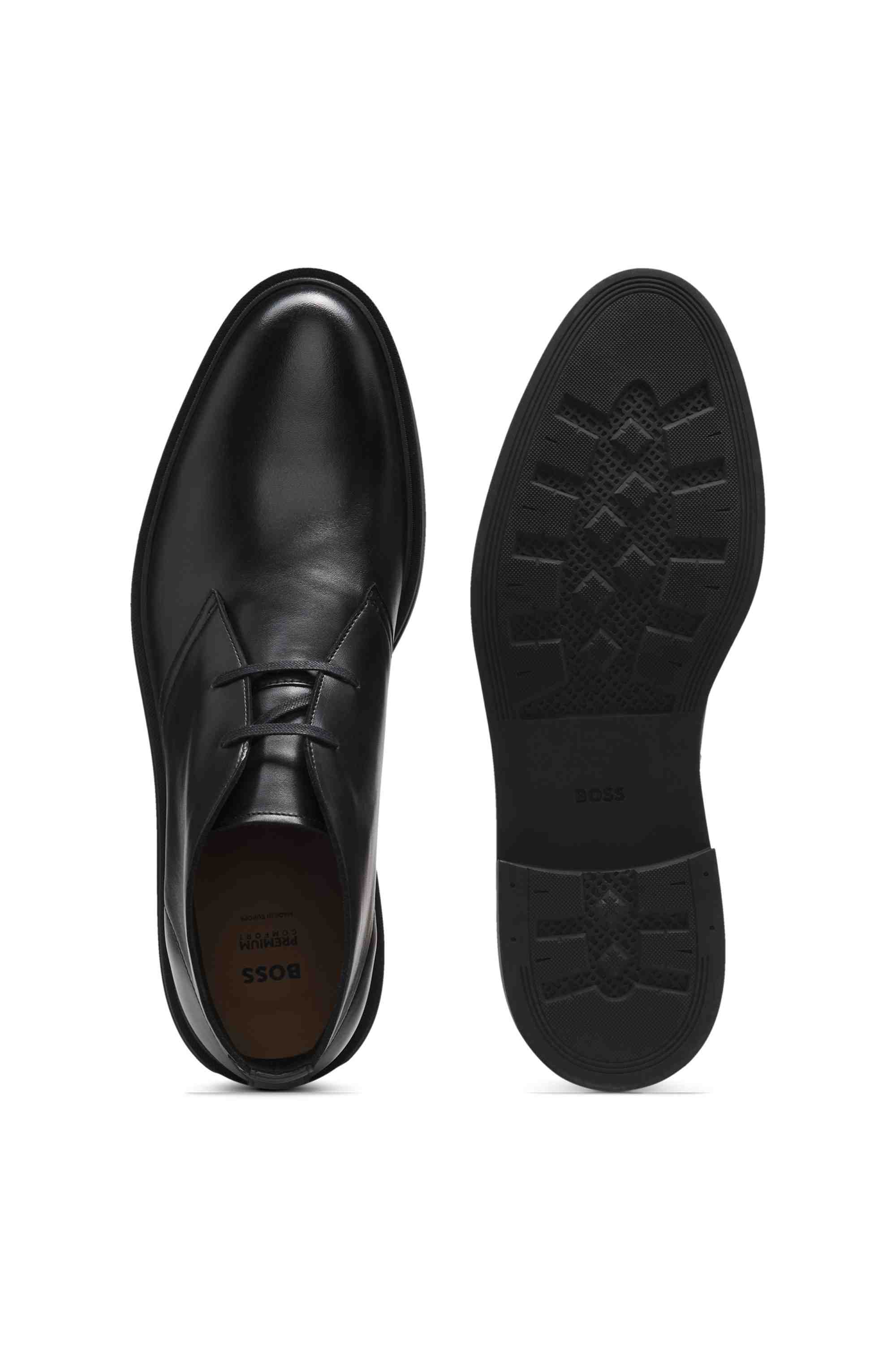 Leather desert boots with signature stripe