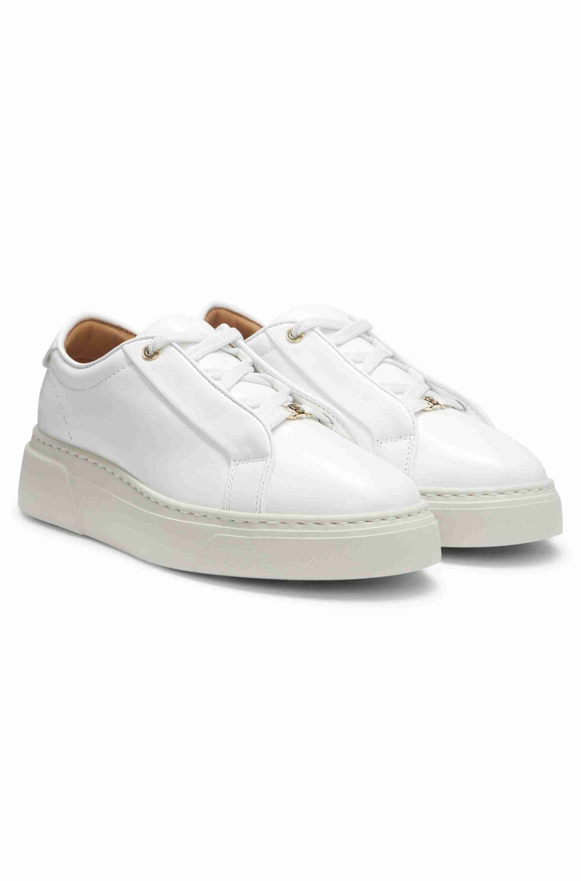 Leather trainers with inner wedge