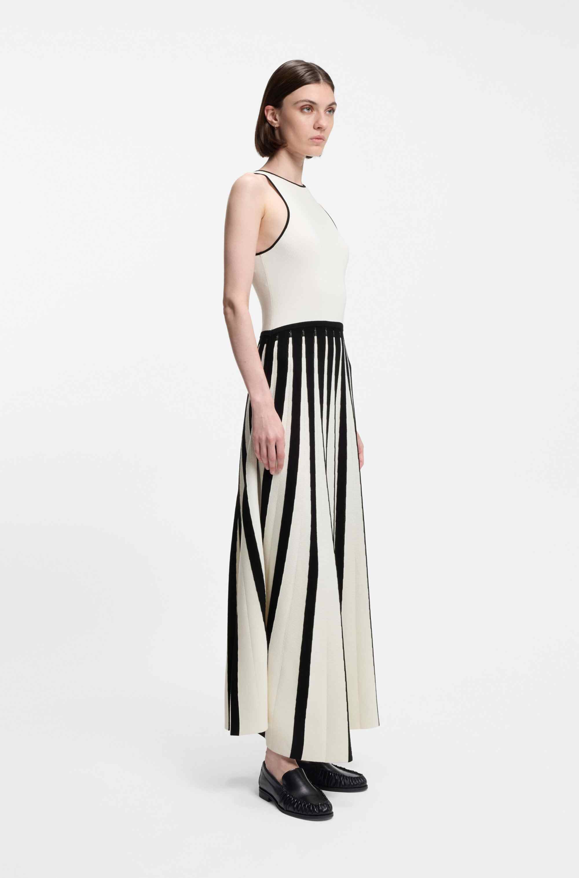 Knitted dress with two-tone pleated skirt